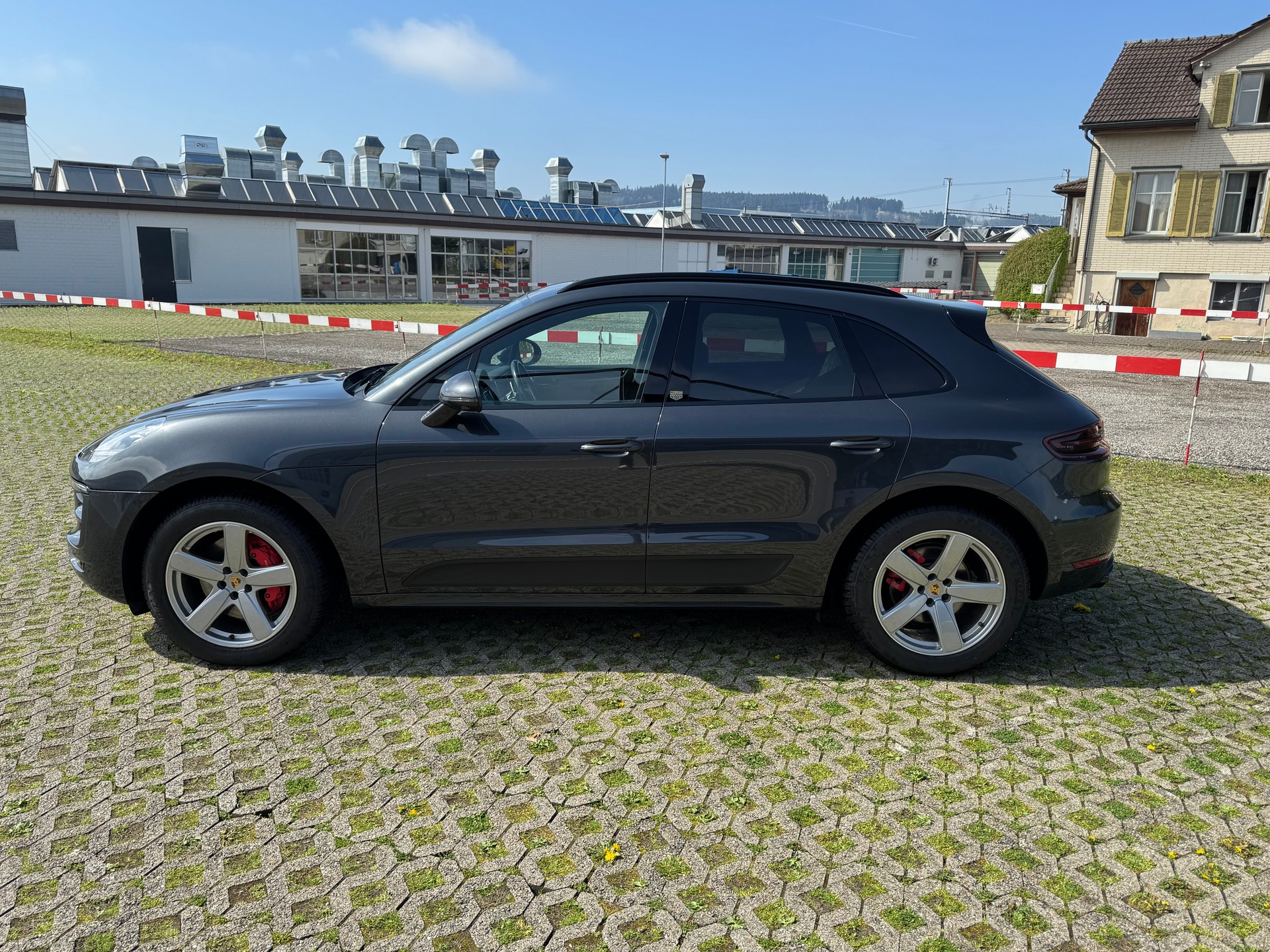 PORSCHE 3.0 V6 GTS-image-1