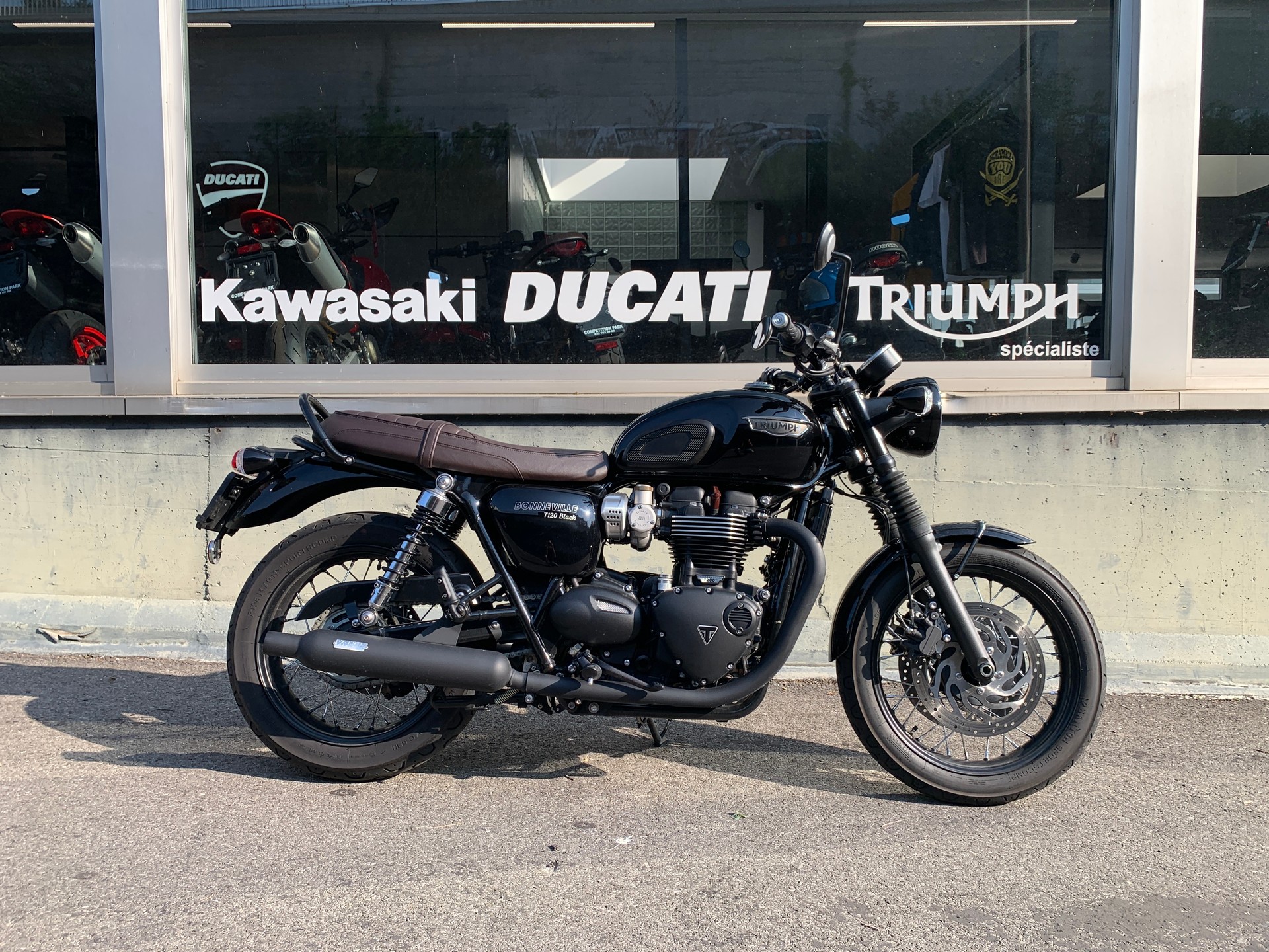 TRIUMPH Bonneville T120 Black