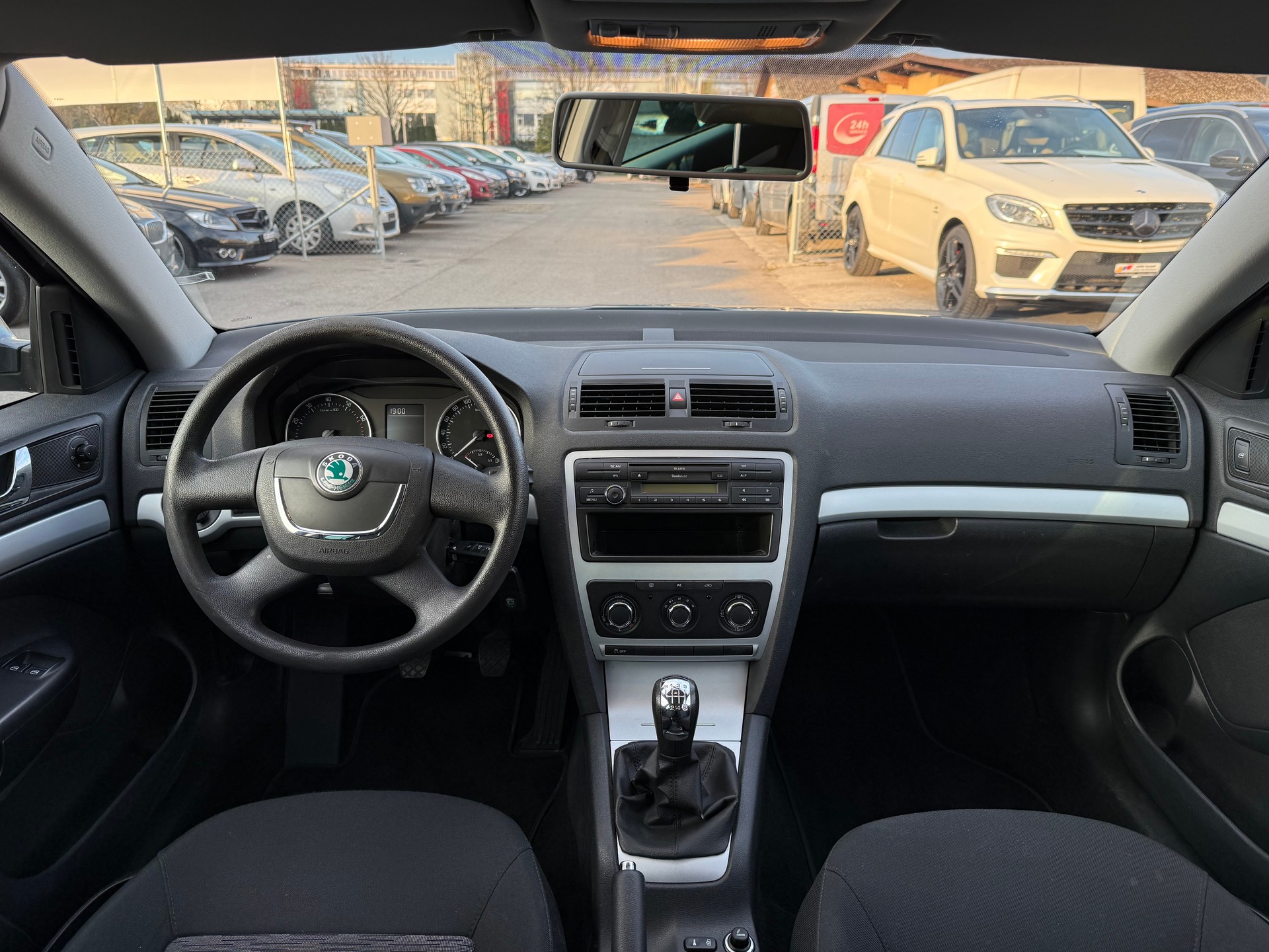 SKODA Octavia Combi 1.8 TSI Ambiente / Frisch ab MFK / Servicegepflegt / PDC / Tempomat / Klimaanlage-image-8