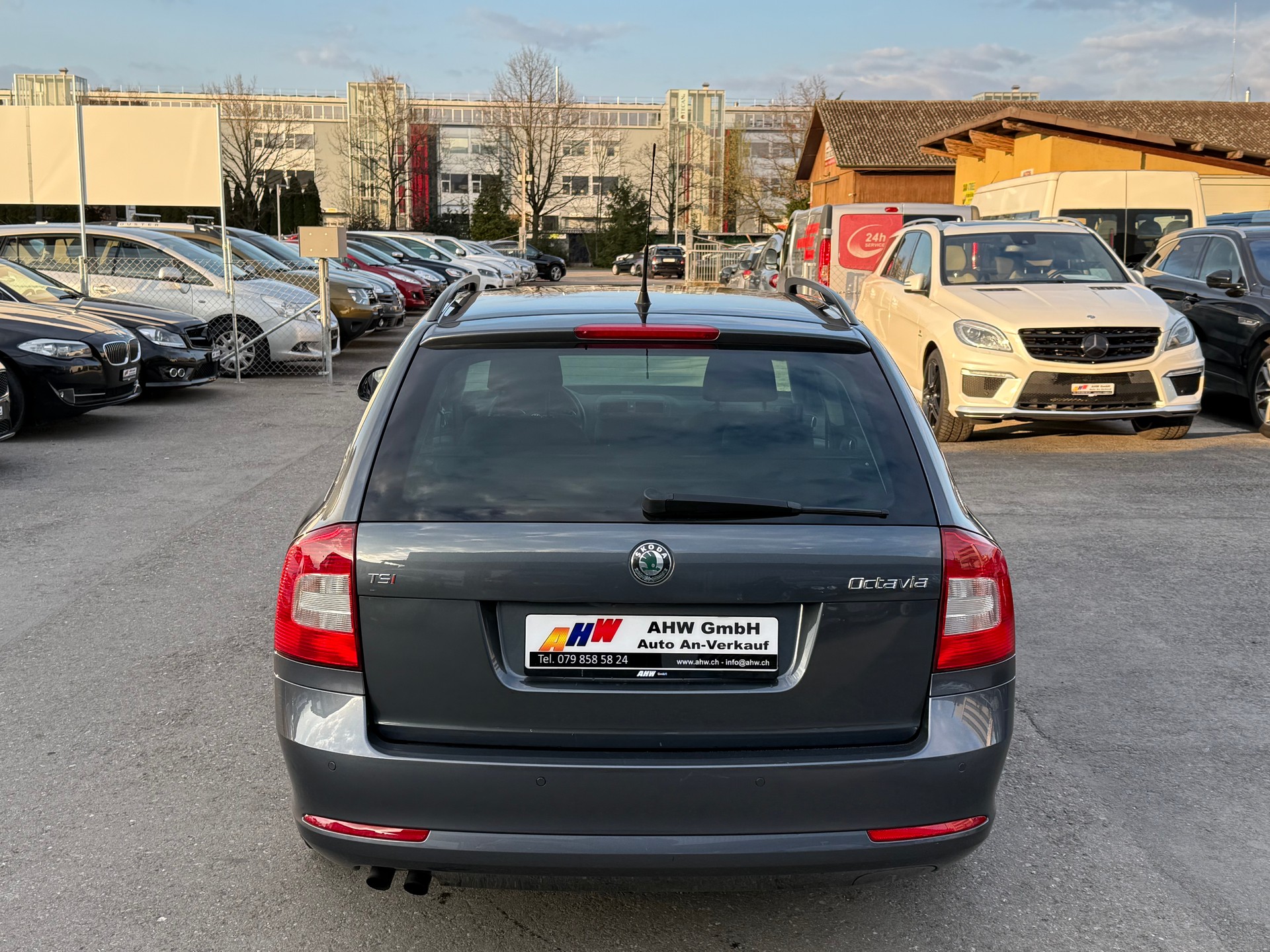 SKODA Octavia Combi 1.8 TSI Ambiente / Frisch ab MFK / Servicegepflegt / PDC / Tempomat / Klimaanlage-image-4