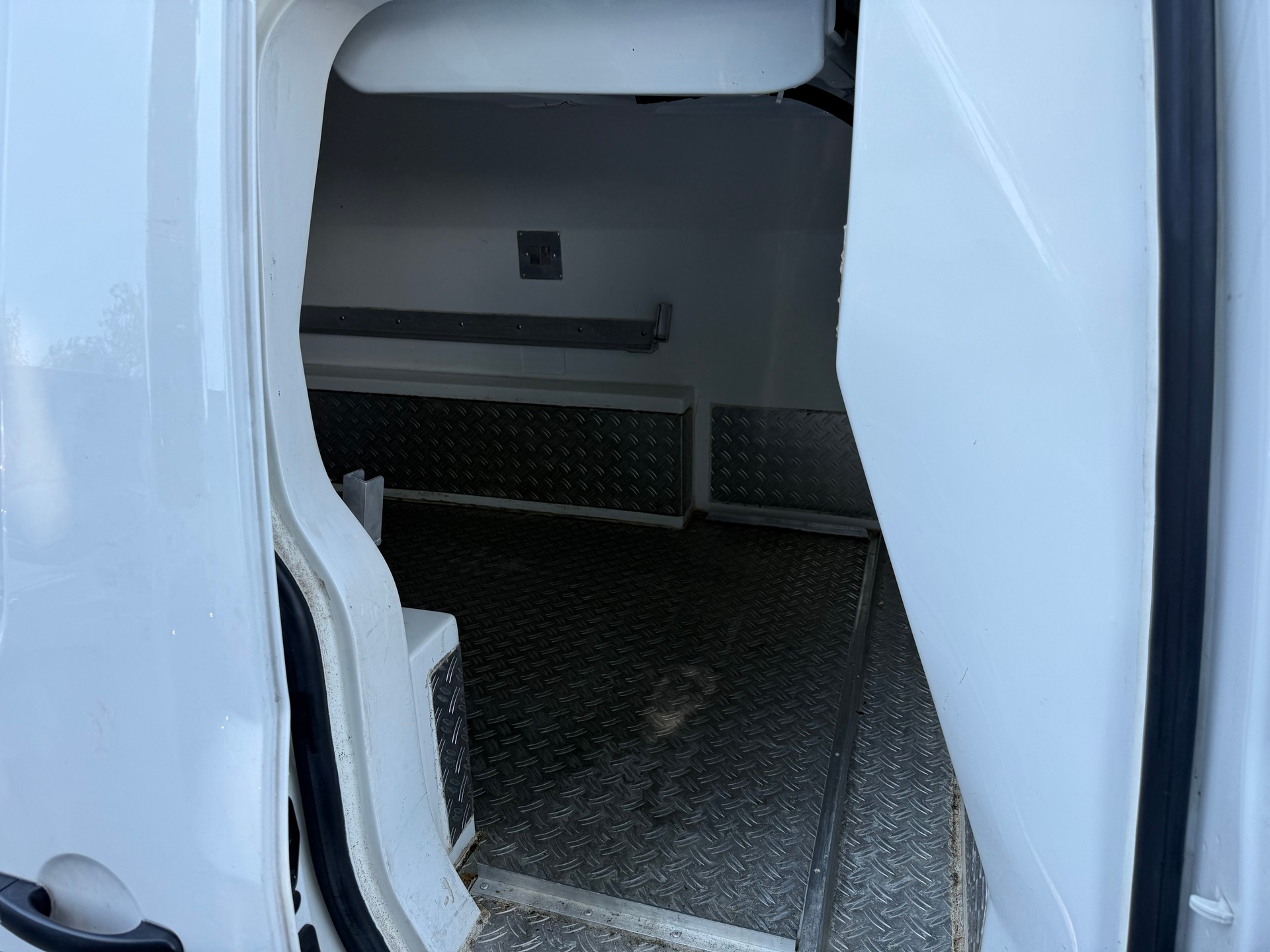 VW Caddy Maxi 1.6 TDI DSG Kühler-image-9