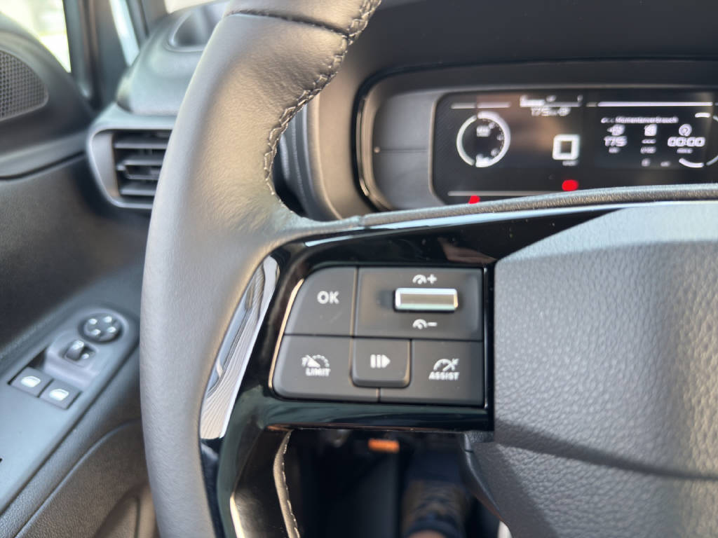 TOYOTA PROACE CITY Van L1 1.2 Active-image-5