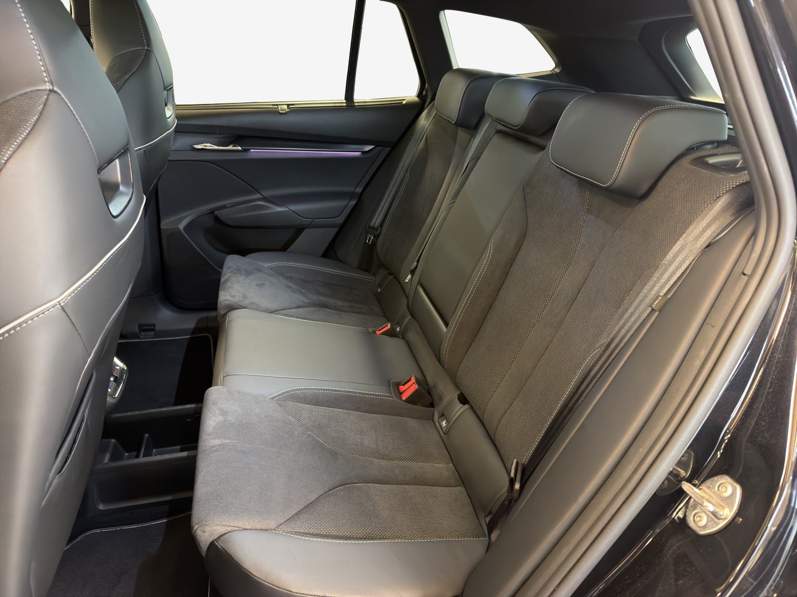 SKODA Enyaq iV 80x SportLine-image-11