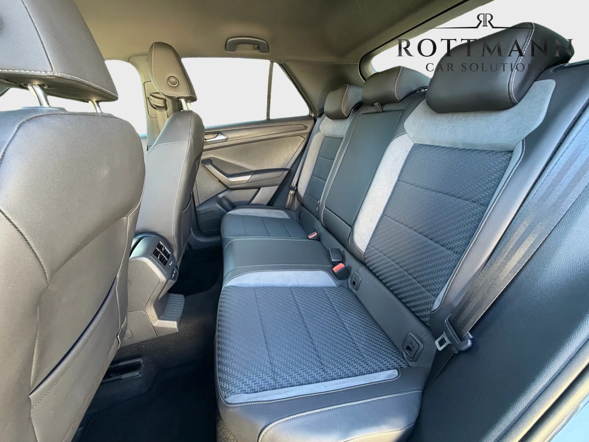 VW T-Roc 2.0 TDI DSG 4Motion R Line-image-11