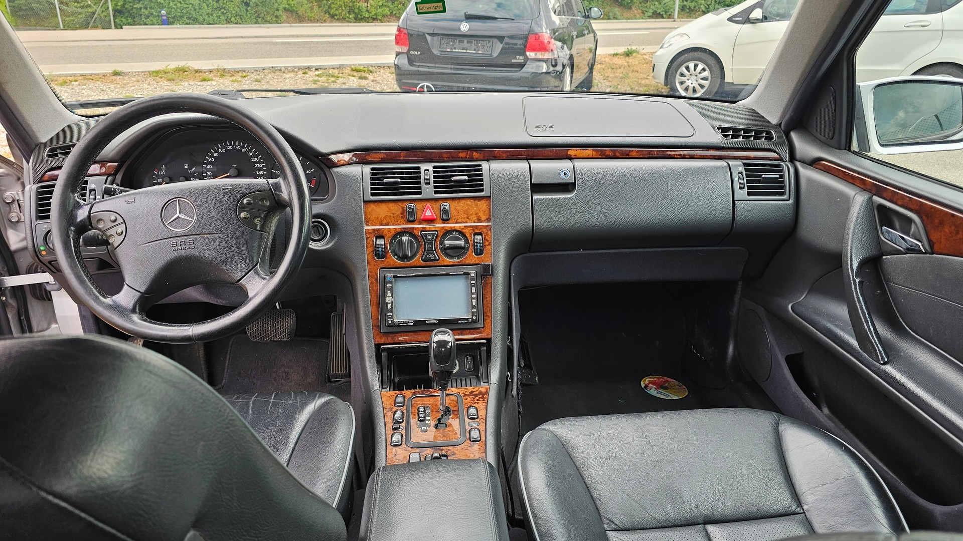 MERCEDES-BENZ Elegance-image-11