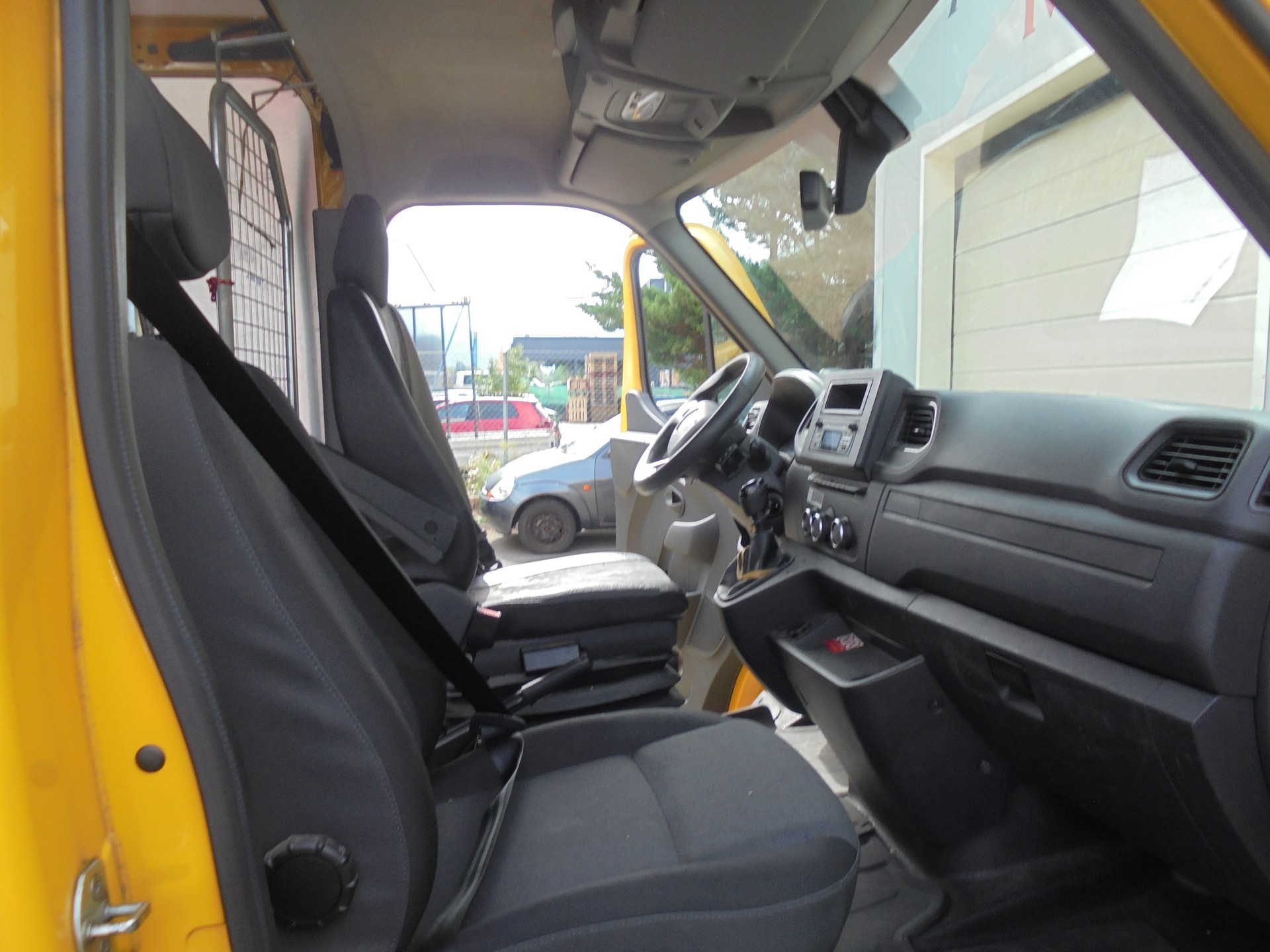 RENAULT Master T35 2.3dCi 135 L3H3-image-8