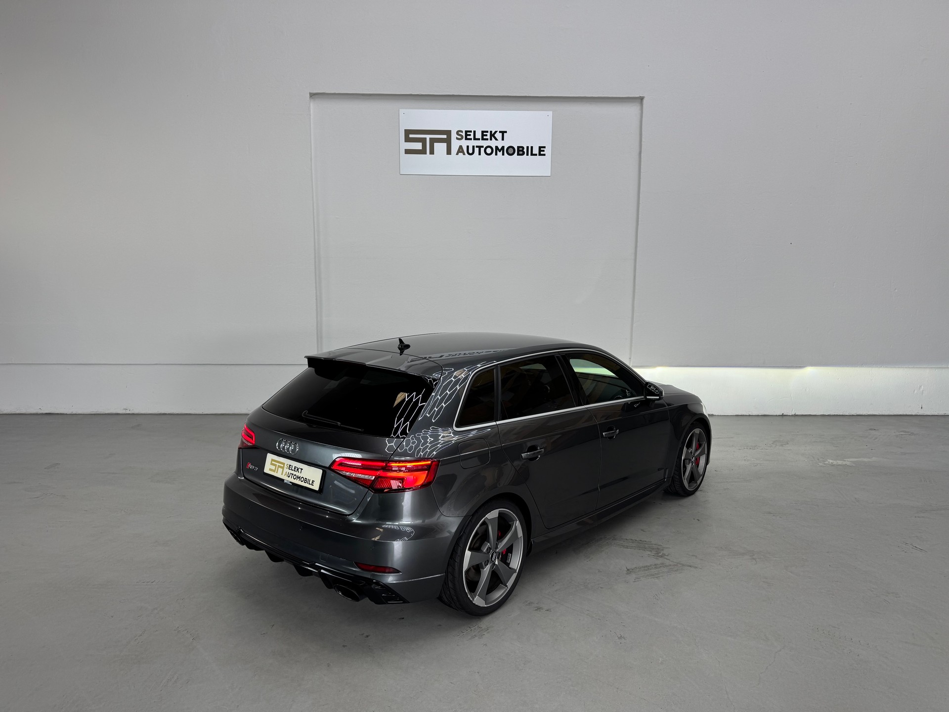 AUDI RS3 Sportback 2.5 TSI quattro S-tronic-image-5