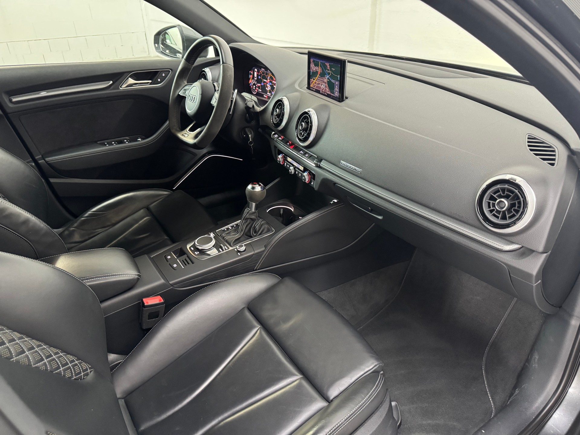AUDI RS3 Sportback 2.5 TSI quattro S-tronic-image-11