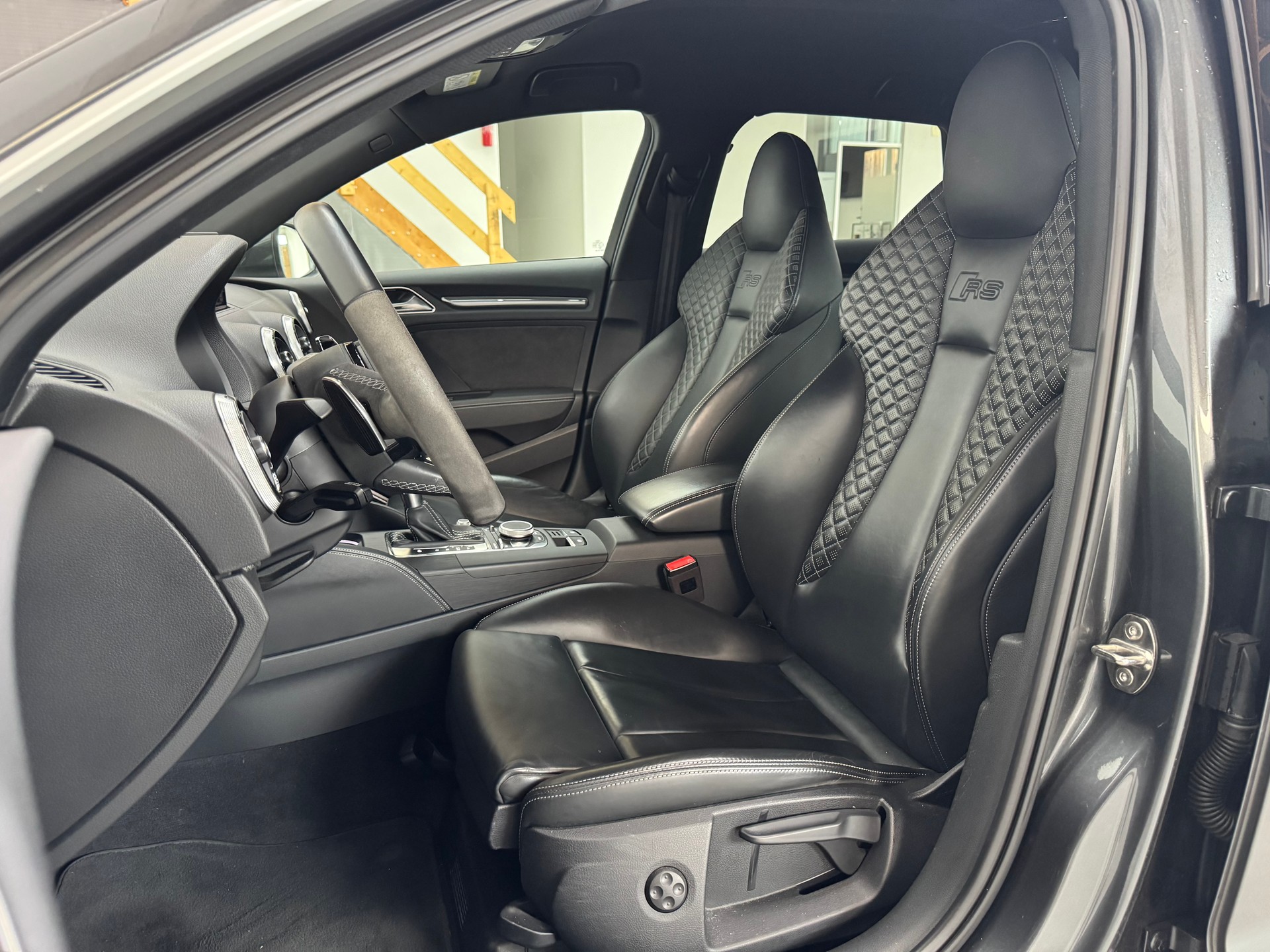 AUDI RS3 Sportback 2.5 TSI quattro S-tronic-image-9