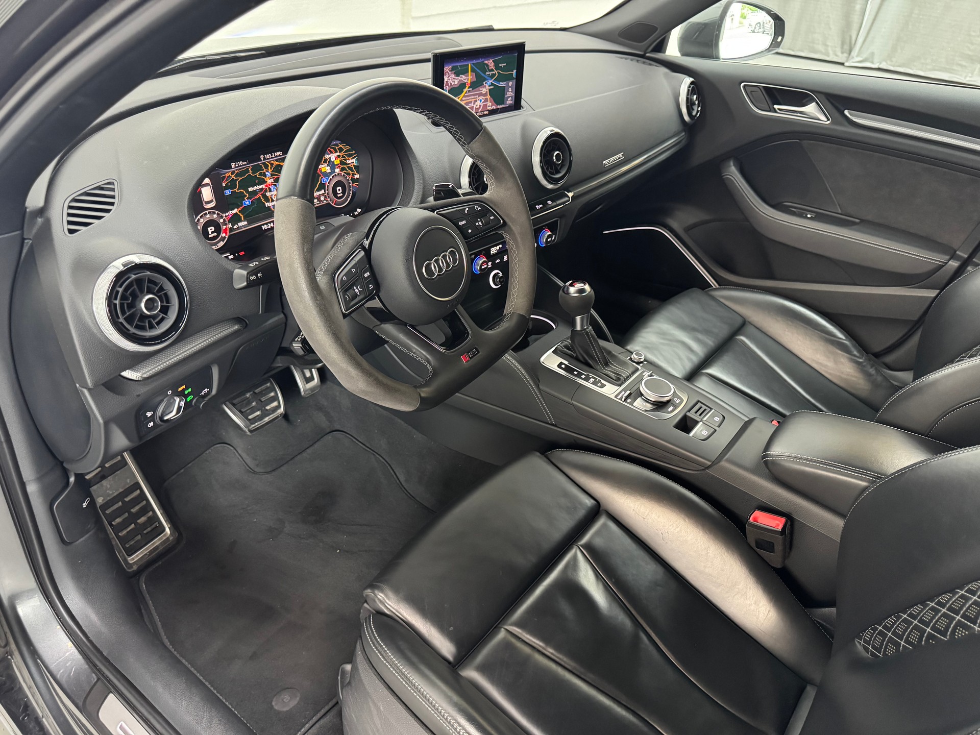 AUDI RS3 Sportback 2.5 TSI quattro S-tronic-image-10