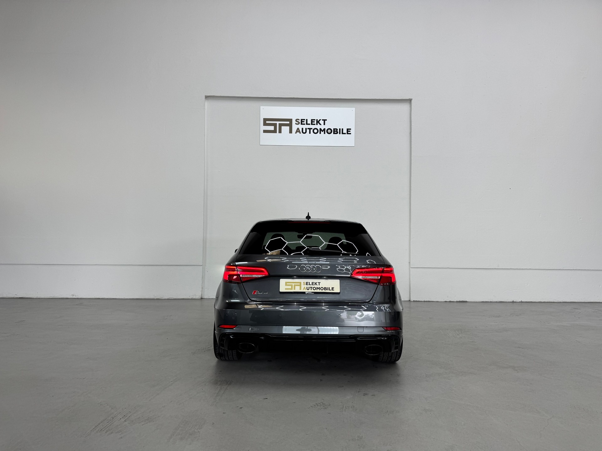 AUDI RS3 Sportback 2.5 TSI quattro S-tronic-image-4