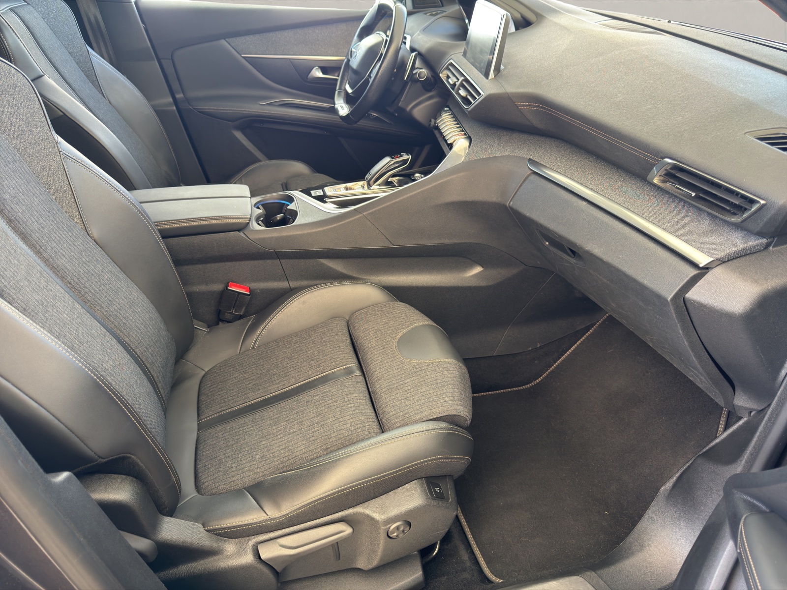 PEUGEOT 3008 1.6 PureTech GT Line-image-10