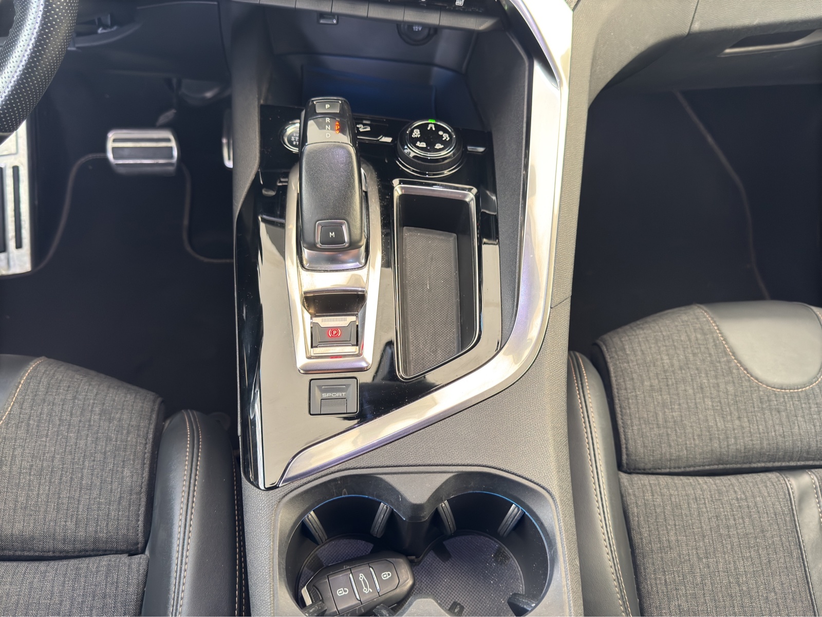 PEUGEOT 3008 1.6 PureTech GT Line-image-16