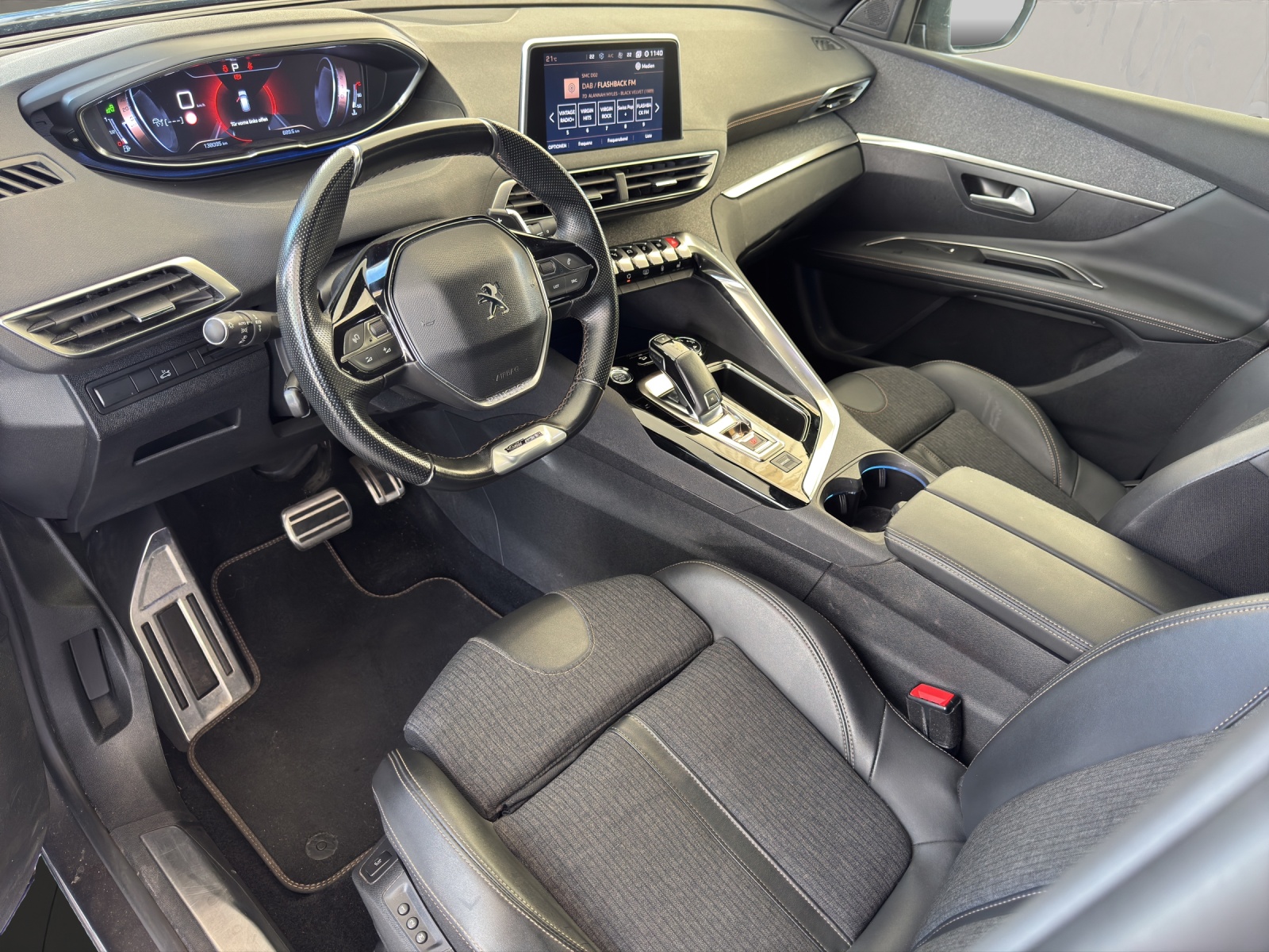 PEUGEOT 3008 1.6 PureTech GT Line-image-9
