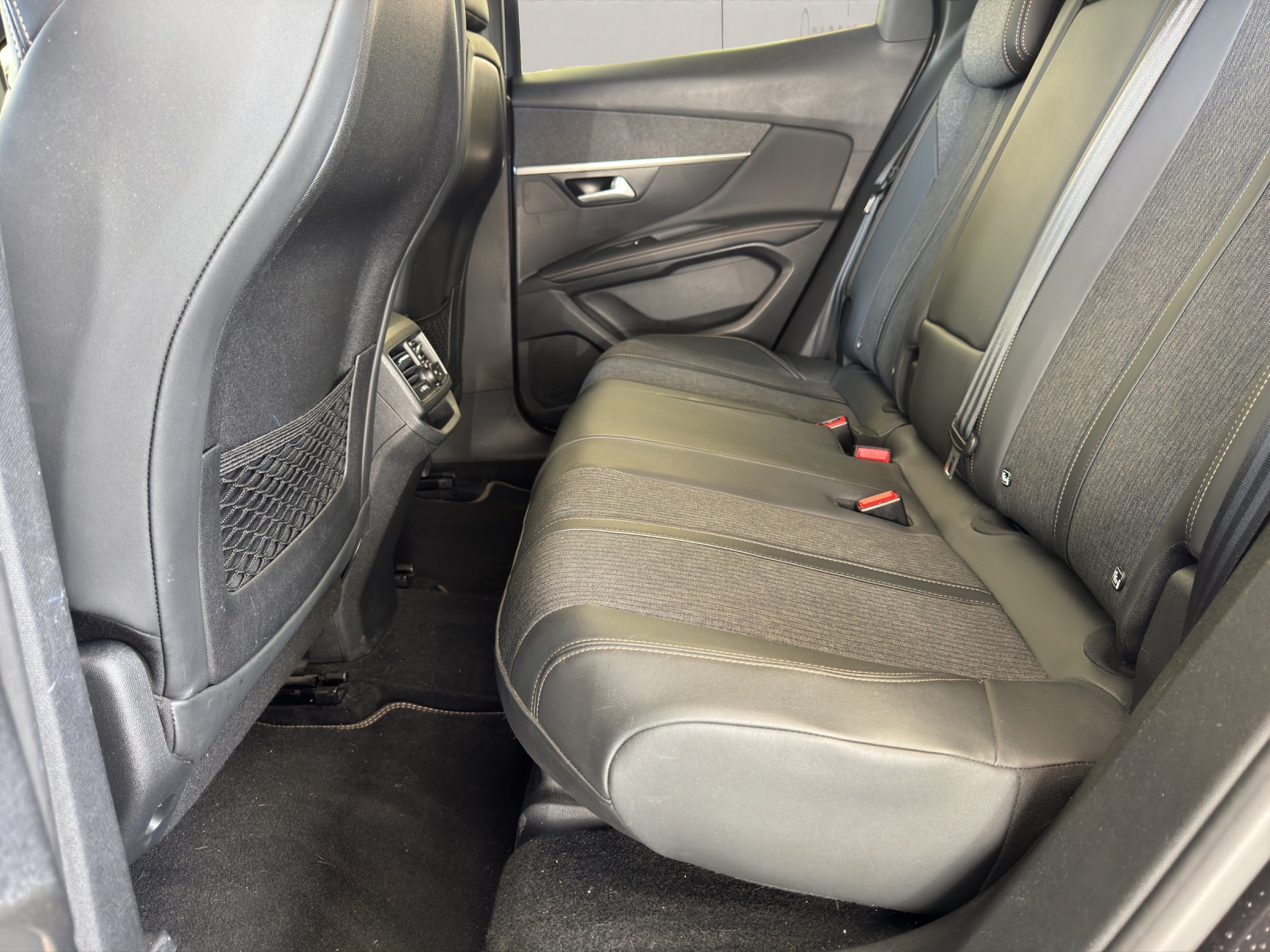 PEUGEOT 3008 1.6 PureTech GT Line-image-19