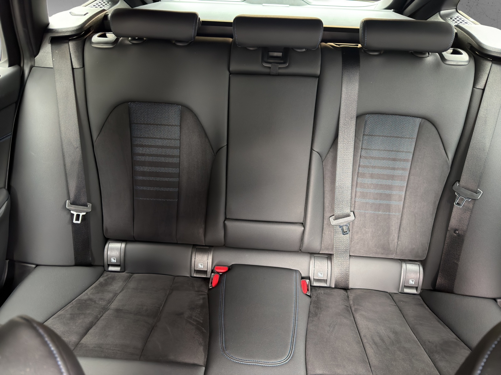 BMW 330e x DriveTouring Steptronic M Sport-image-16