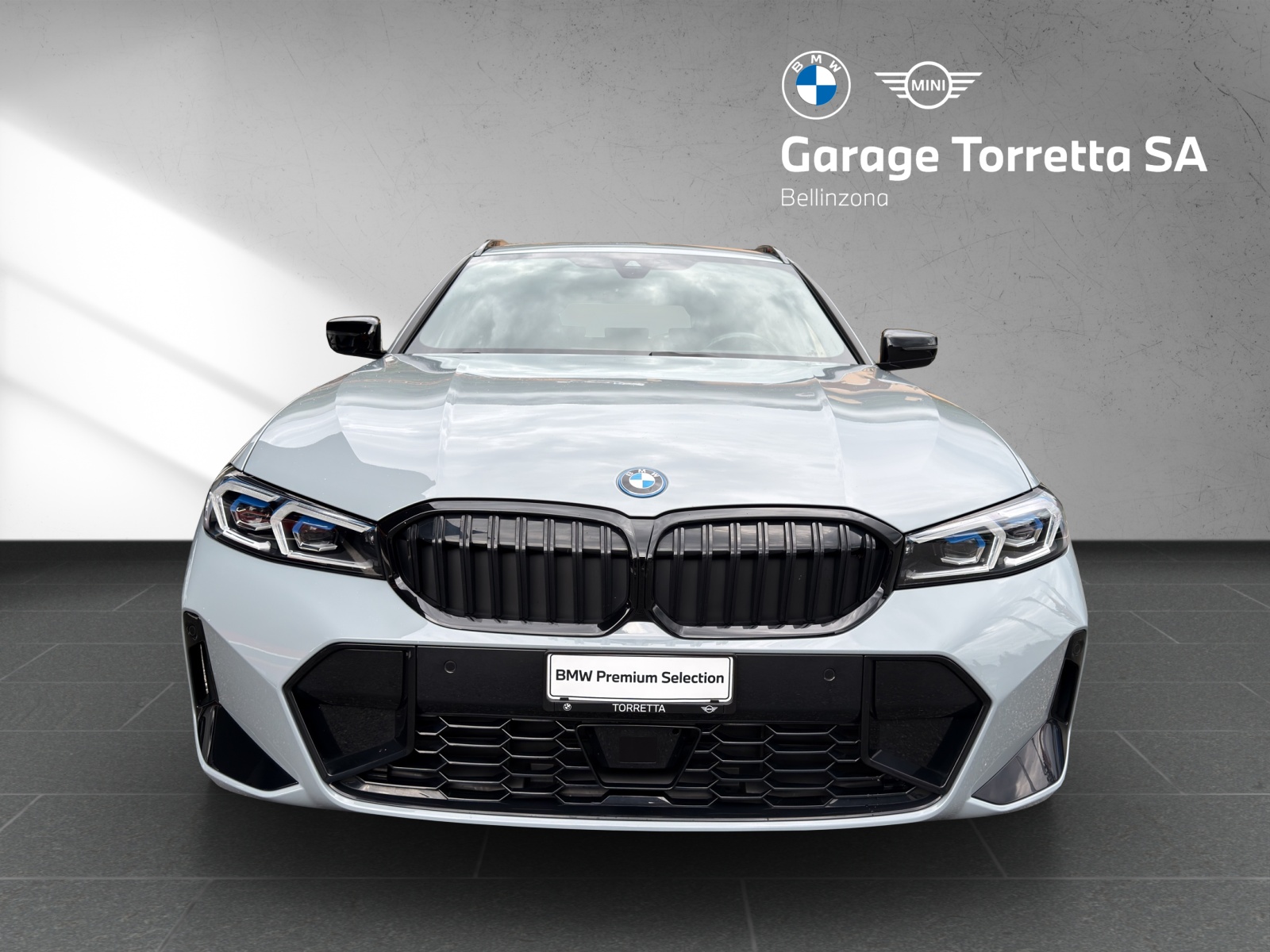 BMW 330e x DriveTouring Steptronic M Sport-image-7