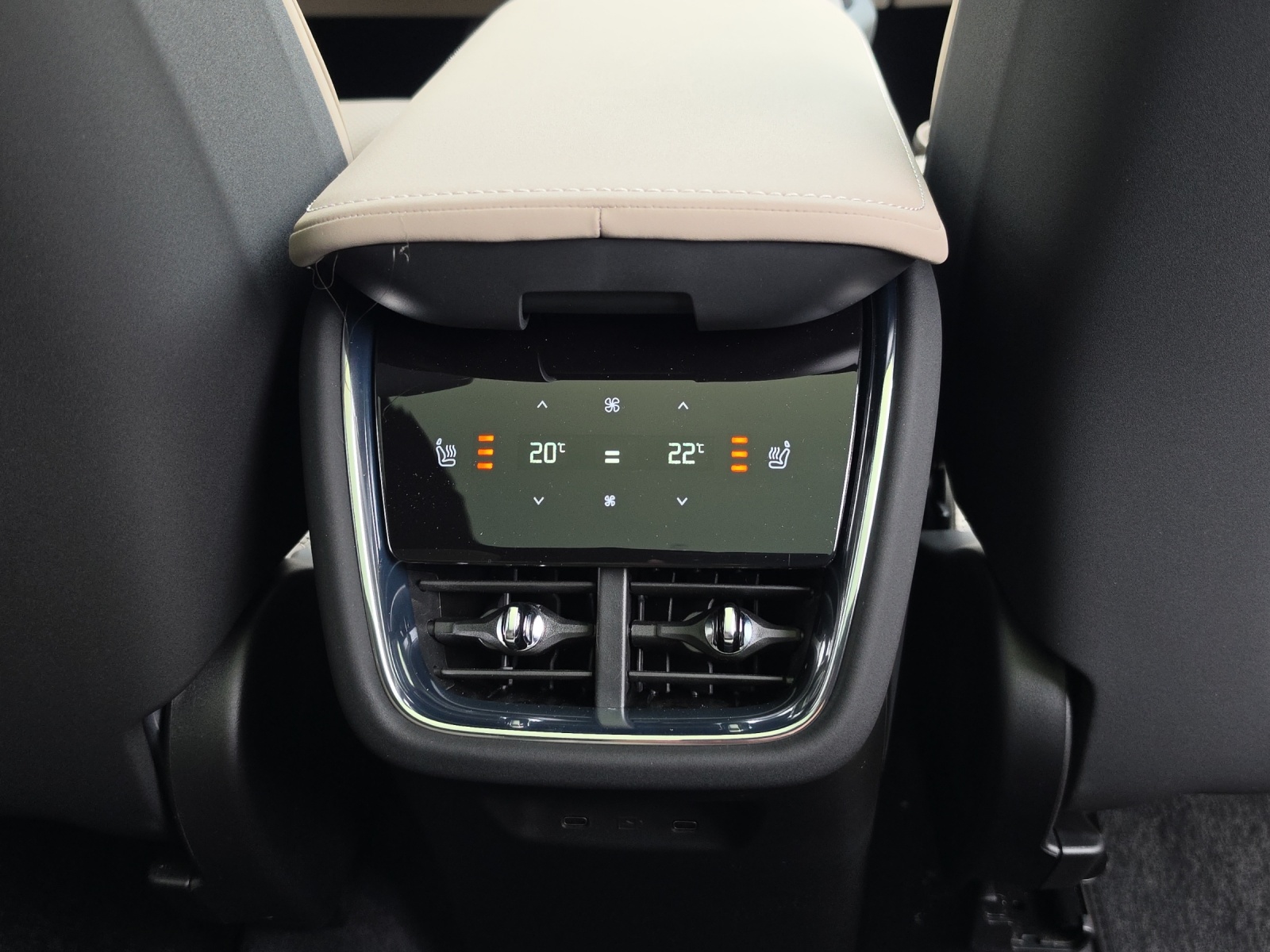 VOLVO EX90 Twin Performance Ultra AWD-image-10