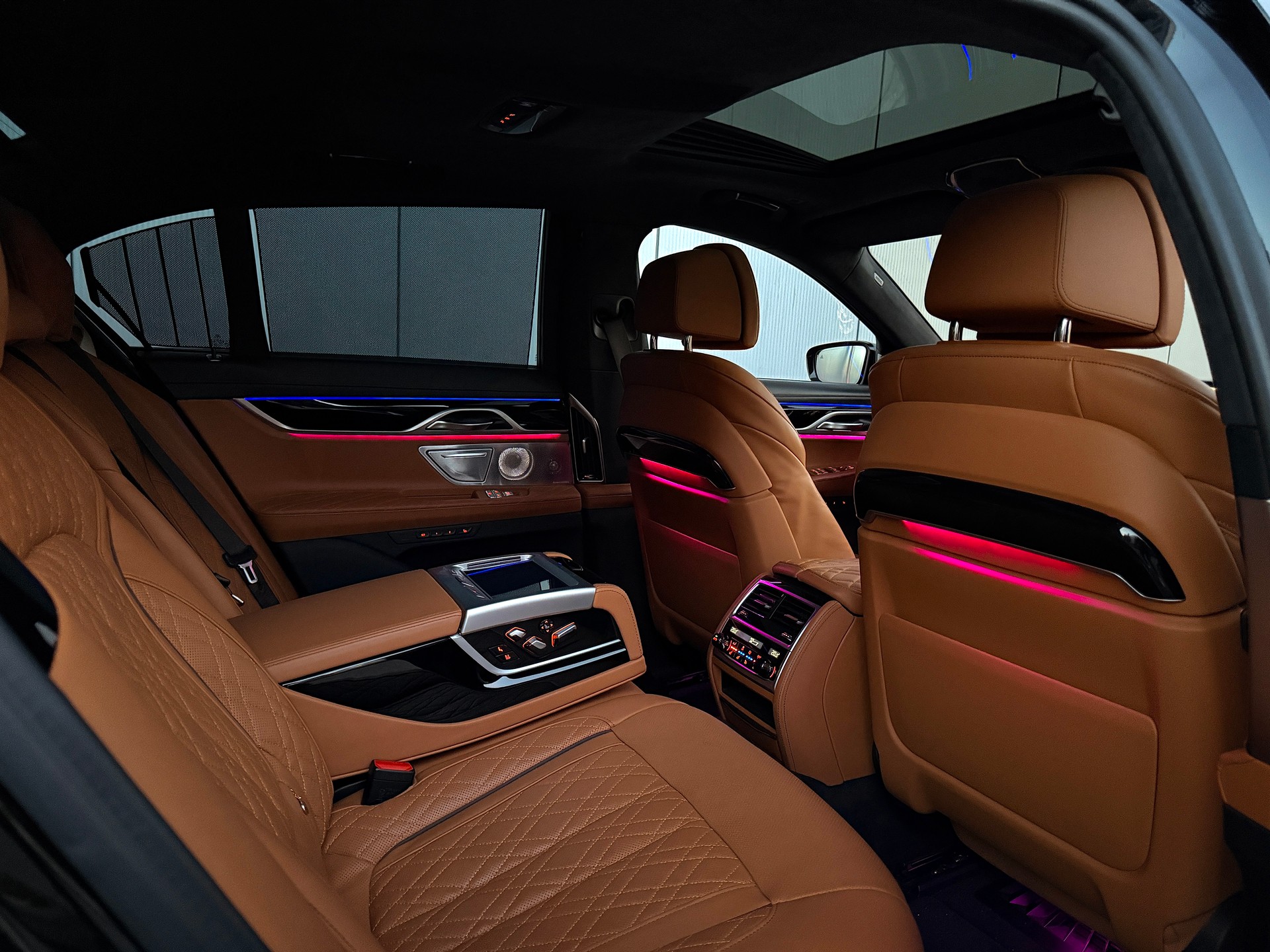 BMW 750i xDrive Steptronic-image-14