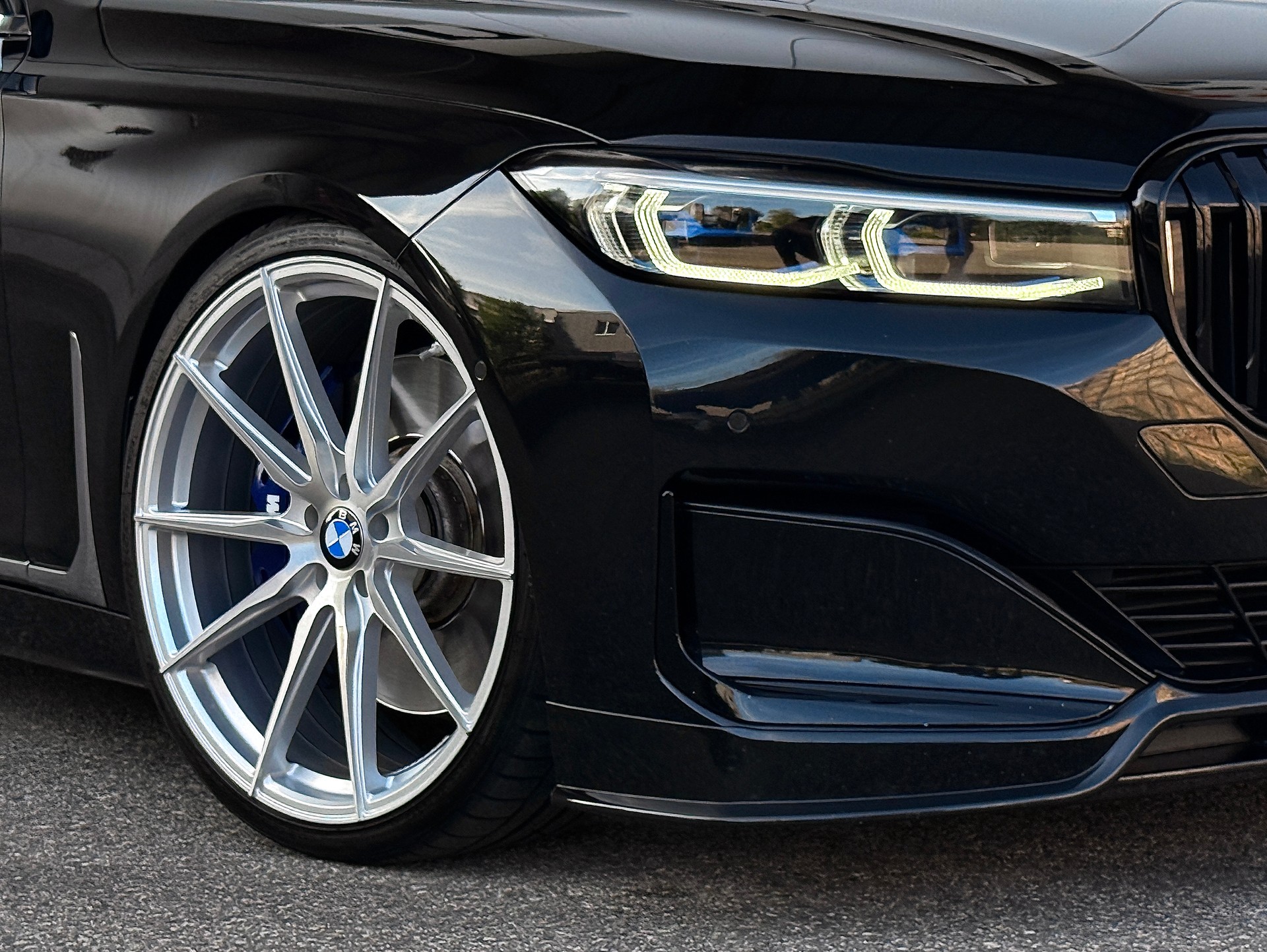 BMW 750i xDrive Steptronic-image-5