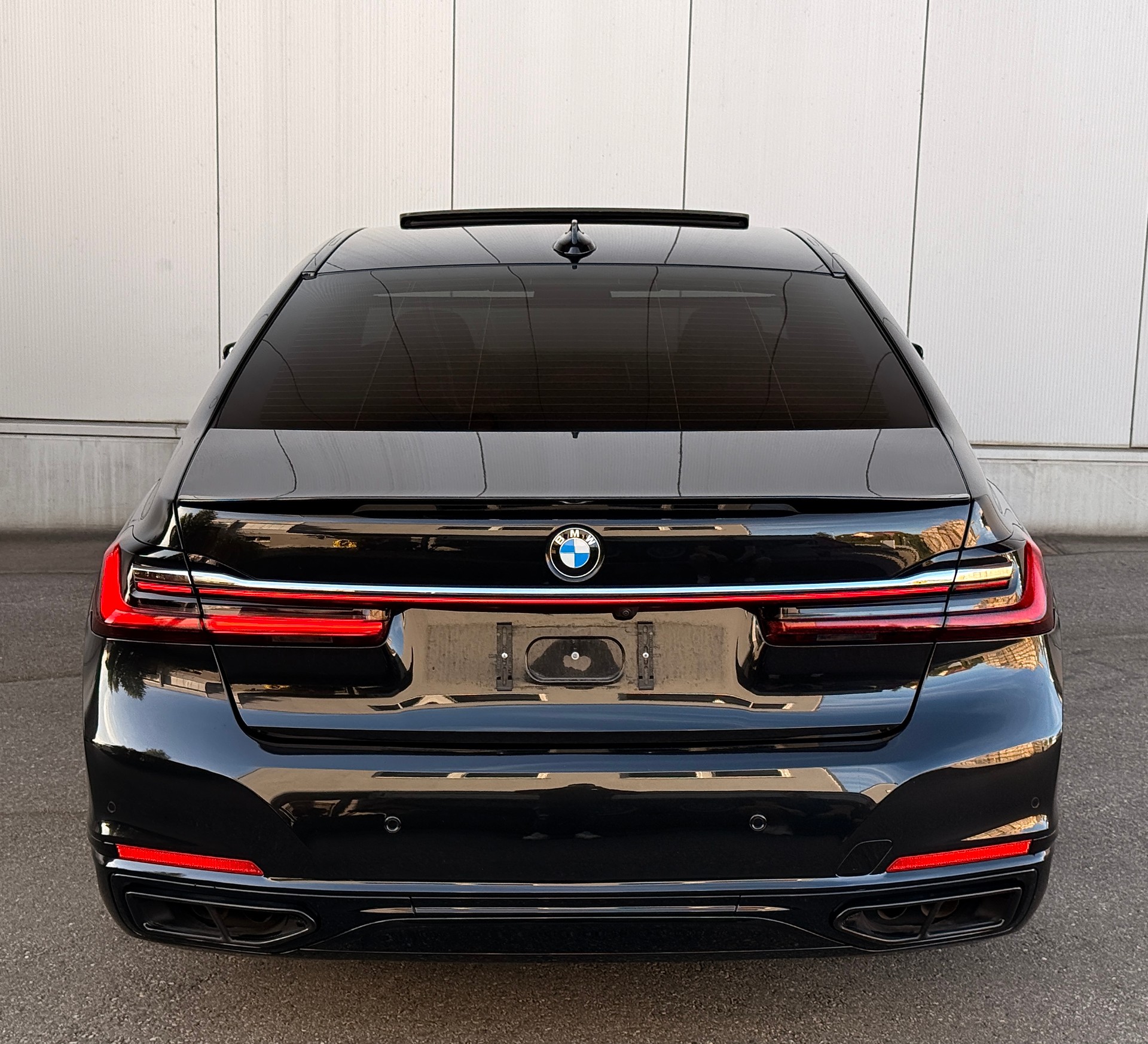 BMW 750i xDrive Steptronic-image-7