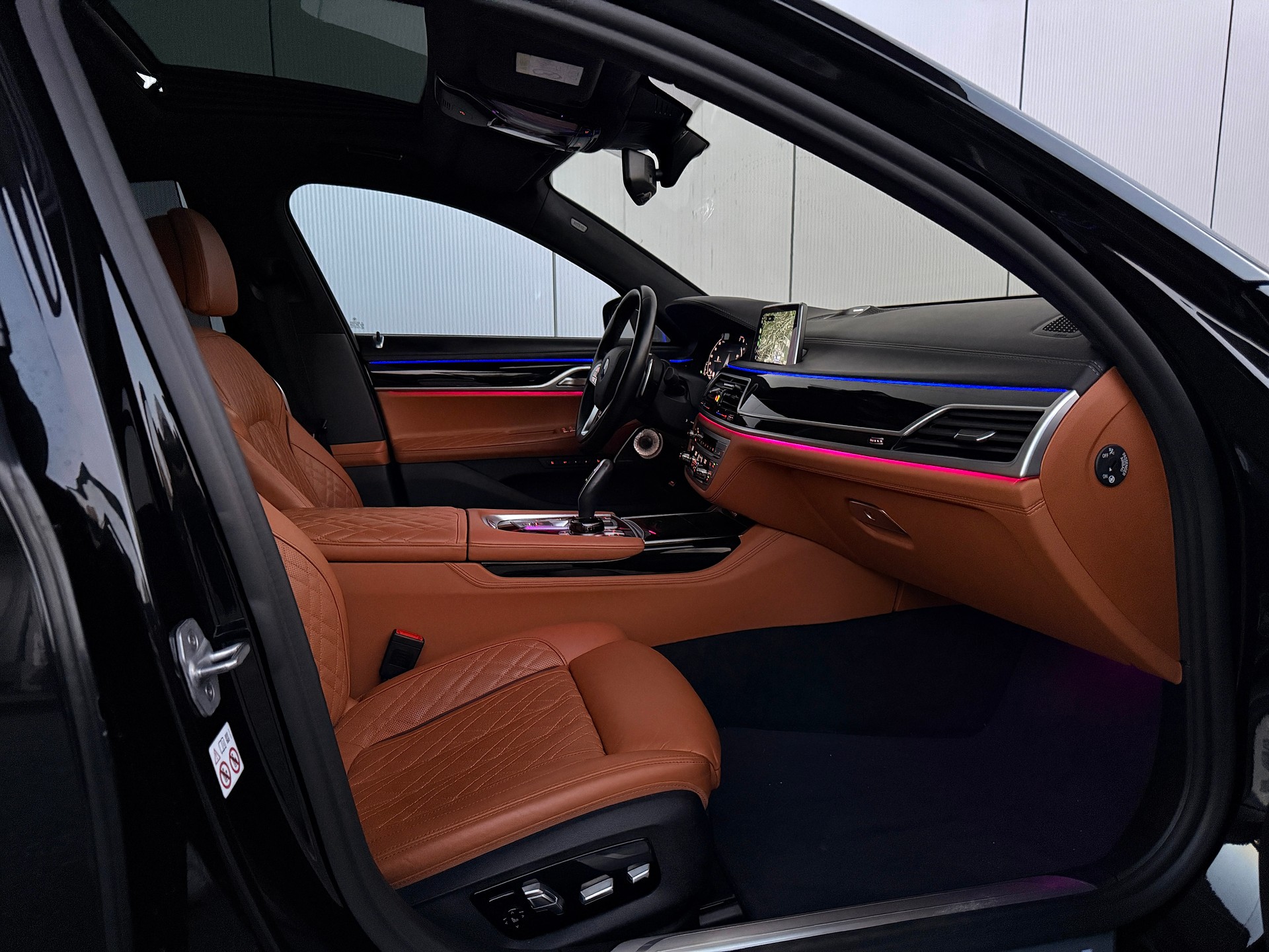 BMW 750i xDrive Steptronic-image-11
