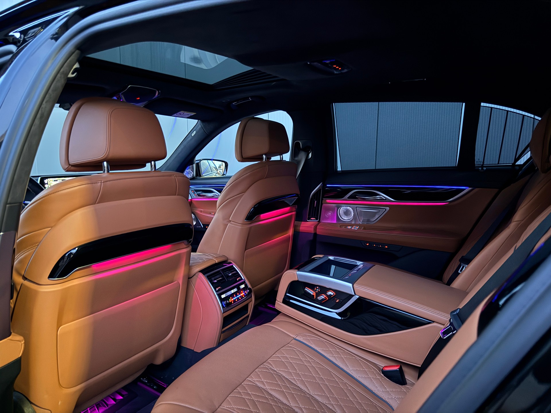 BMW 750i xDrive Steptronic-image-15