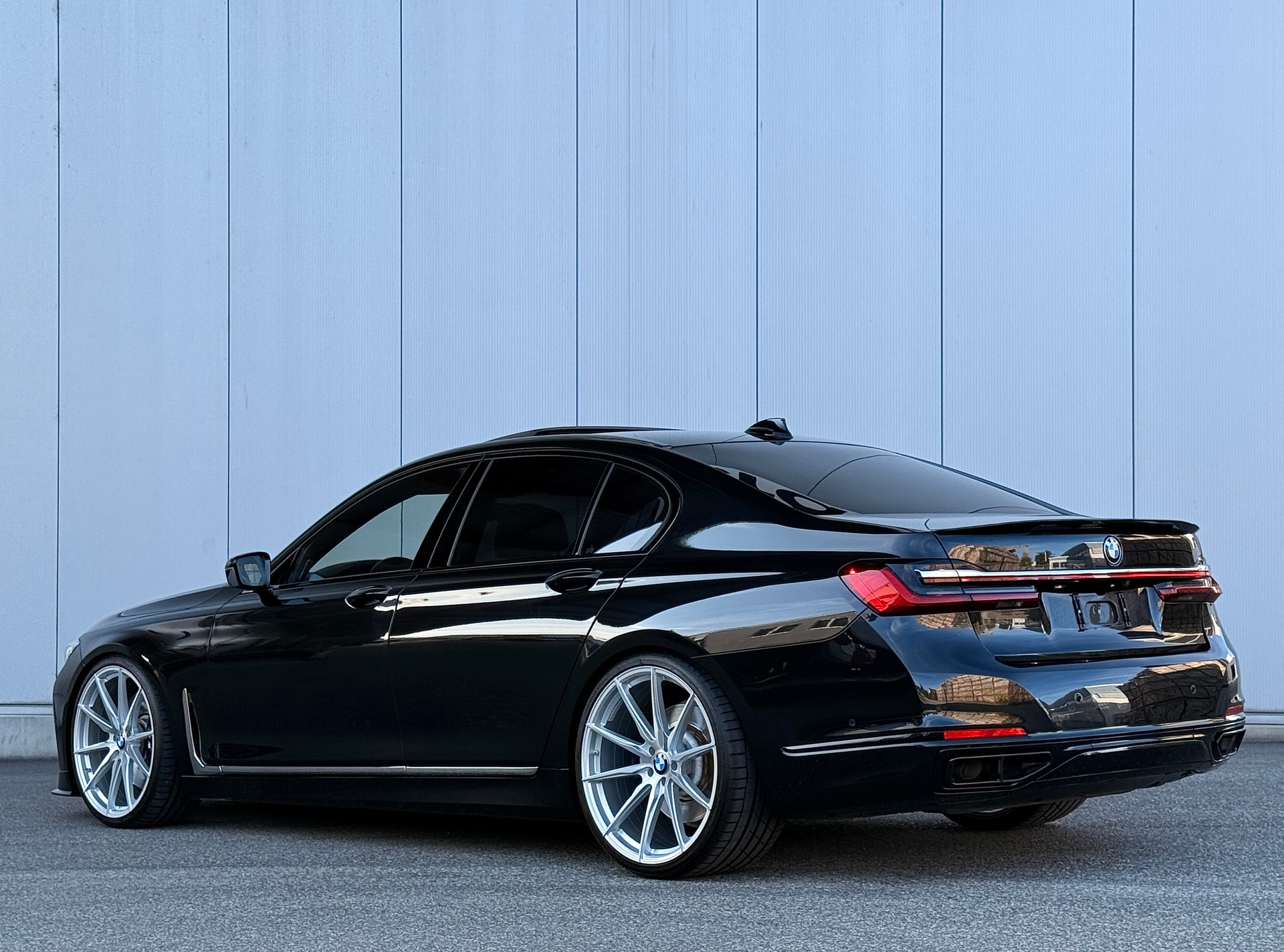 BMW 750i xDrive Steptronic-image-2