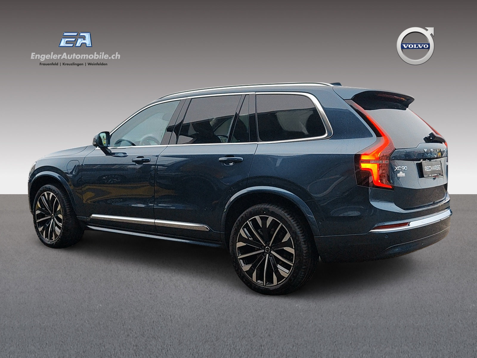 VOLVO XC90 2.0 T8 TE Ultra Bright eAWD-showroom-element-3