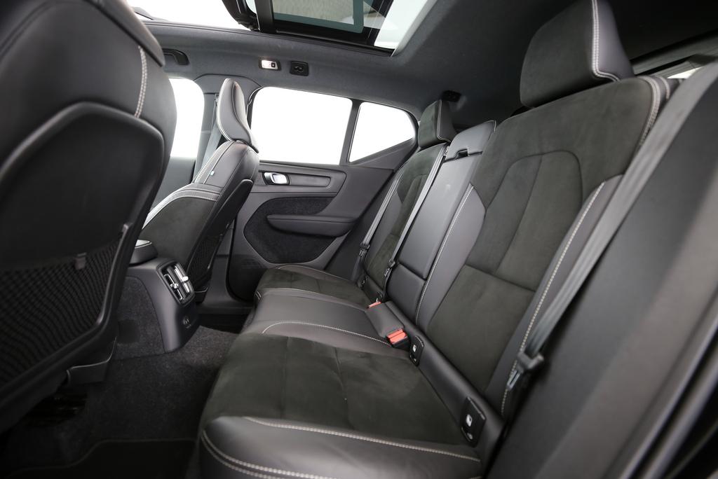 VOLVO XC40 1.5 T4 PiH R-Design-image-8