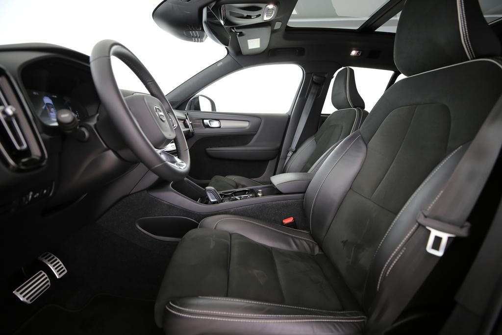 VOLVO XC40 1.5 T4 PiH R-Design-image-3