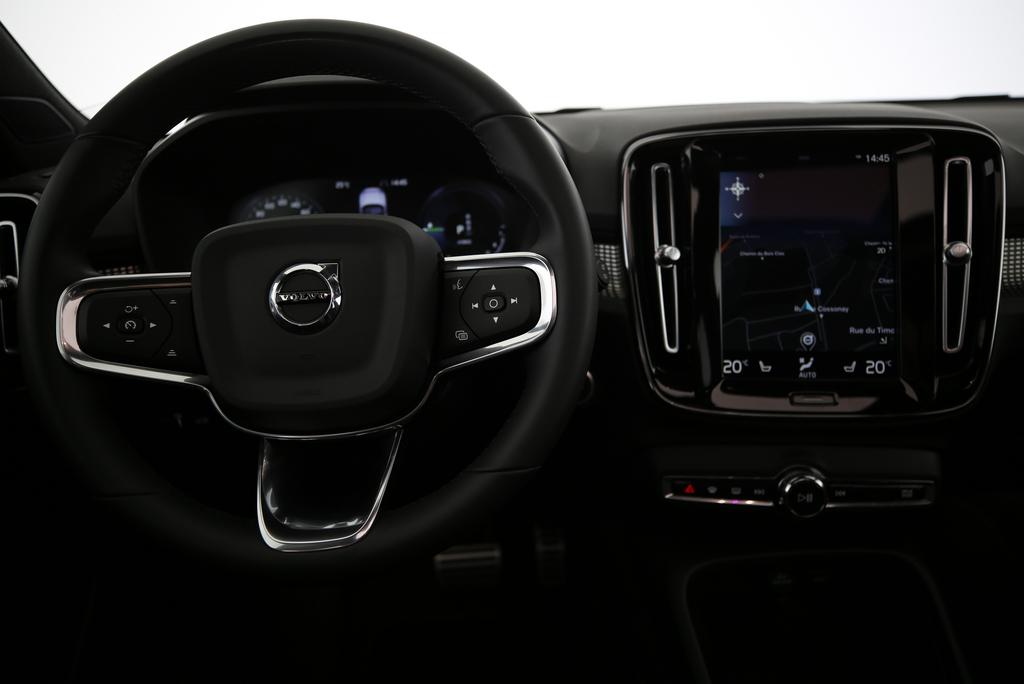 VOLVO XC40 1.5 T4 PiH R-Design-image-5