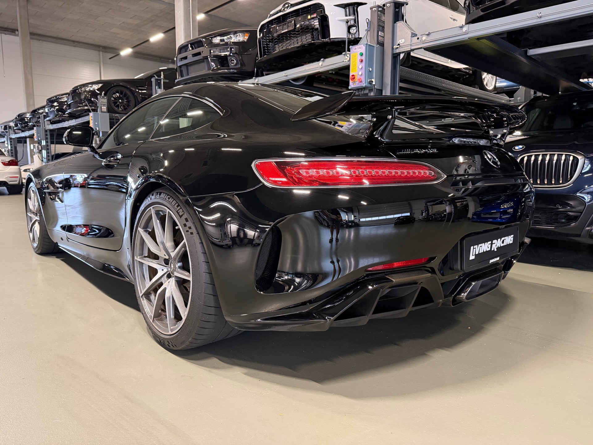 MERCEDES-BENZ AMG GT R Speedshift DCT-image-2