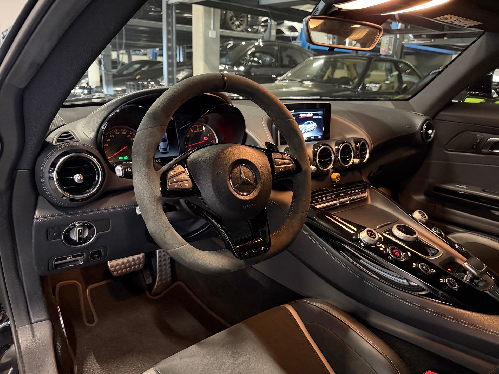 MERCEDES-BENZ AMG GT R Speedshift DCT-image-8