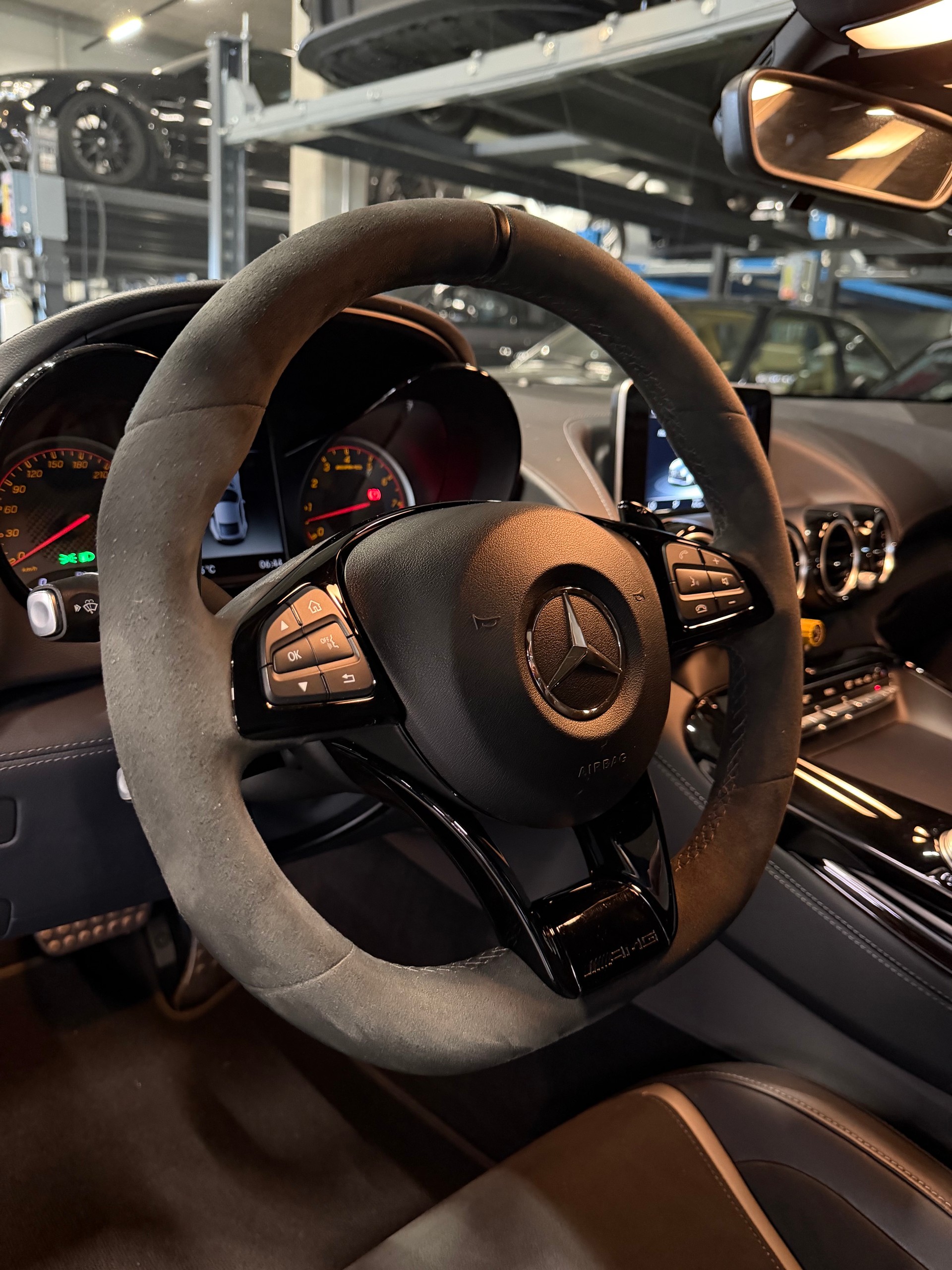 MERCEDES-BENZ AMG GT R Speedshift DCT-image-9