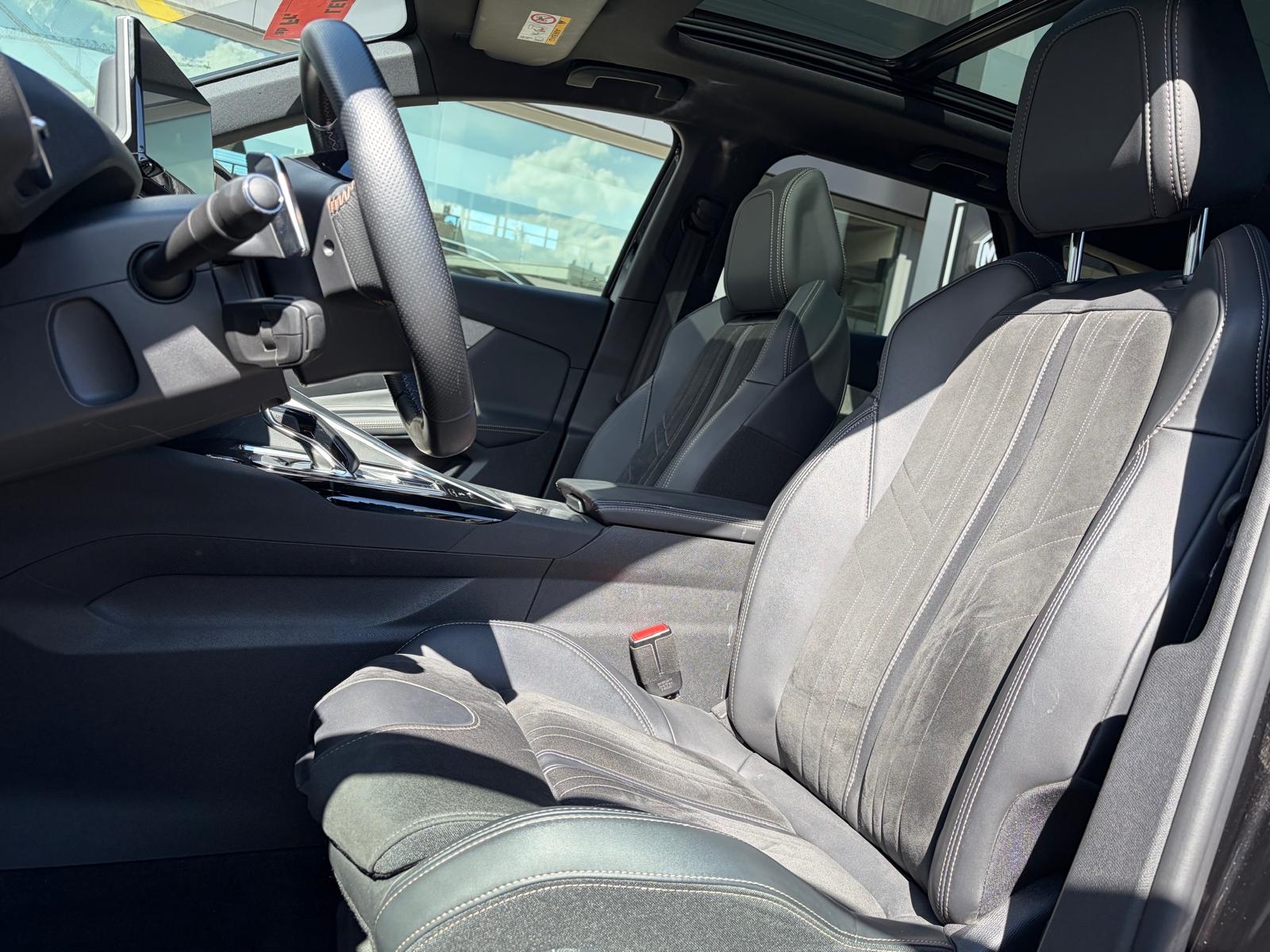 PEUGEOT 3008 1.6 Plug-in Hybrid4 GT Pack-image-11