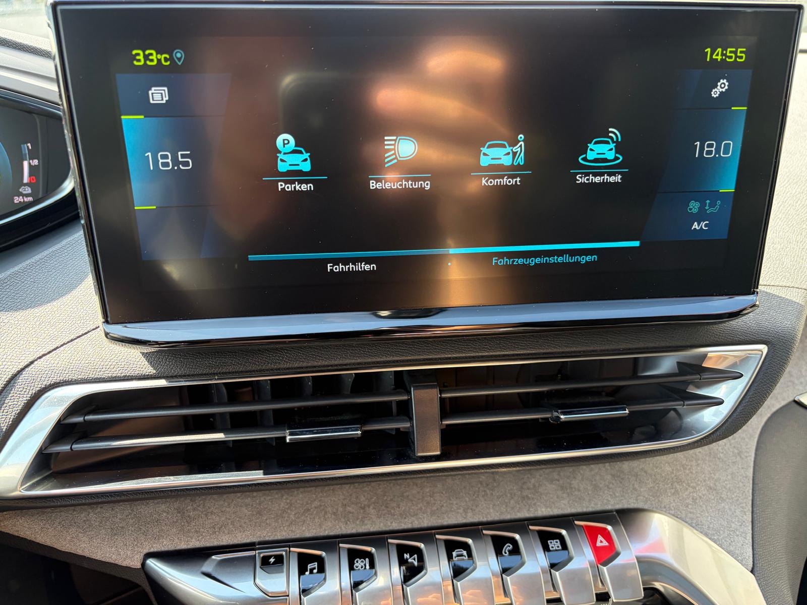 PEUGEOT 3008 1.6 Plug-in Hybrid4 GT Pack-image-18