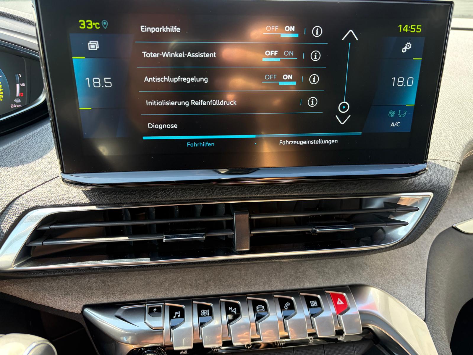 PEUGEOT 3008 1.6 Plug-in Hybrid4 GT Pack-image-14