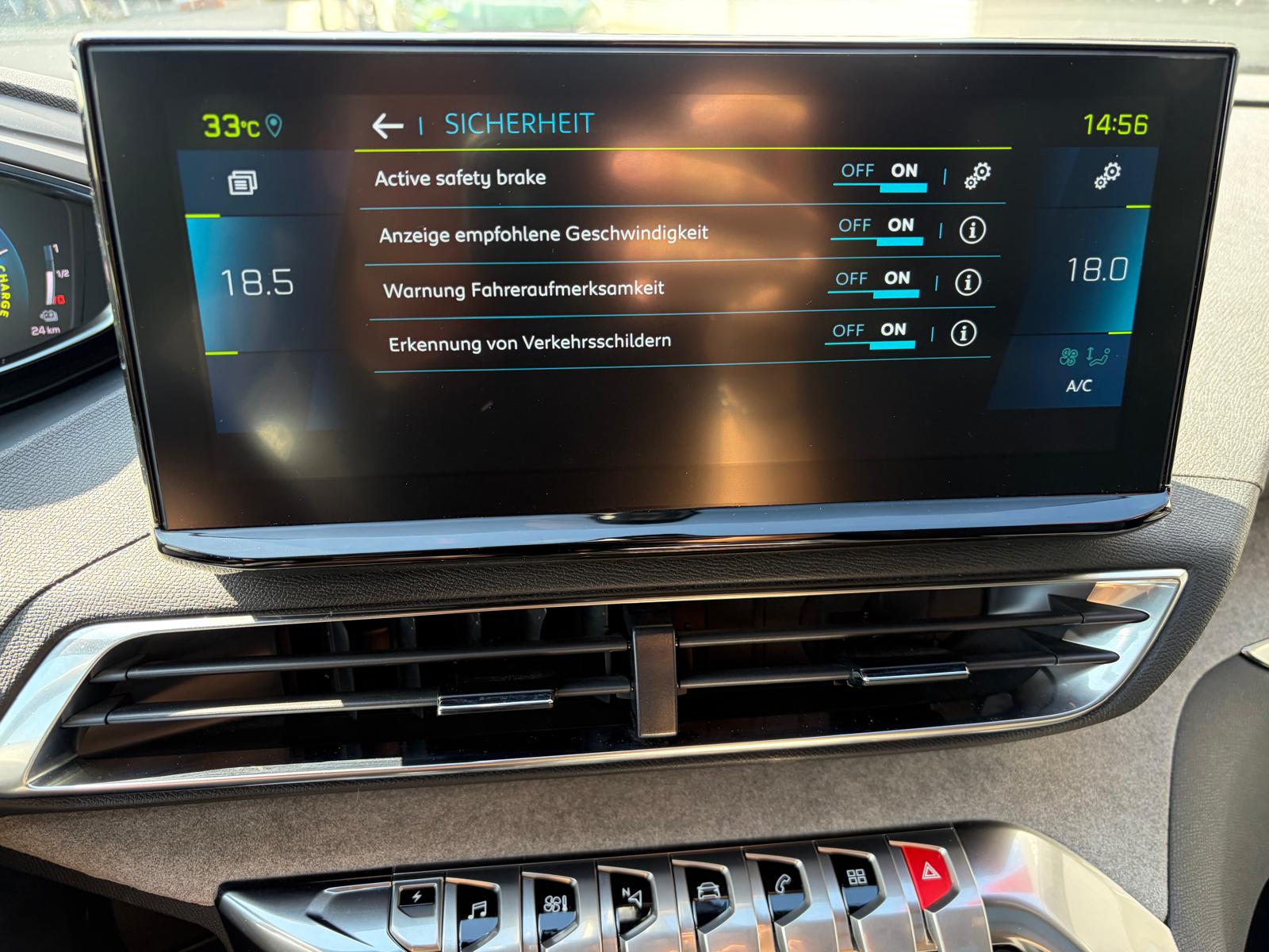 PEUGEOT 3008 1.6 Plug-in Hybrid4 GT Pack-image-16