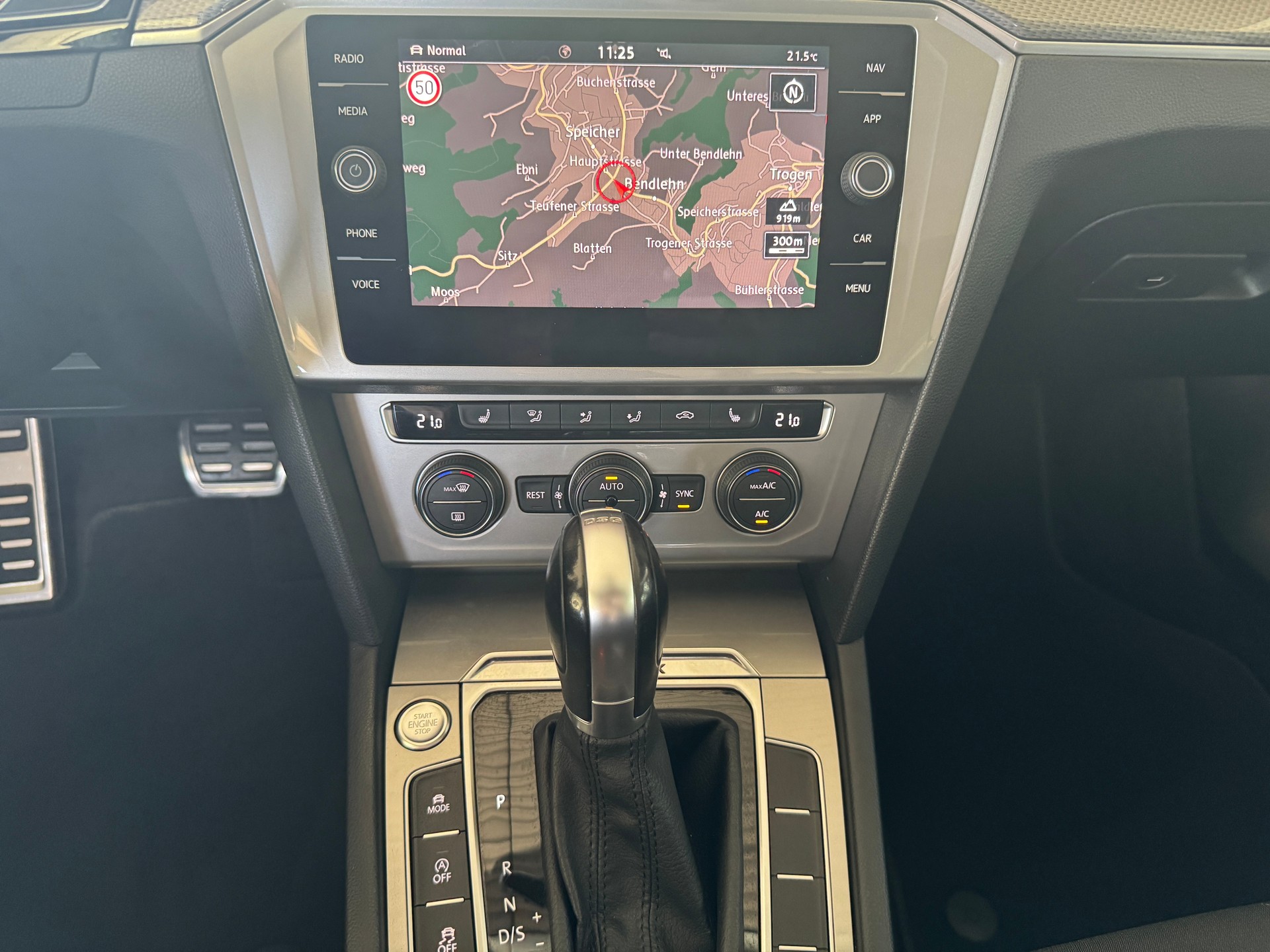 VW Passat Alltrack 2.0 TDI BMT 4Motion DSG-image-15