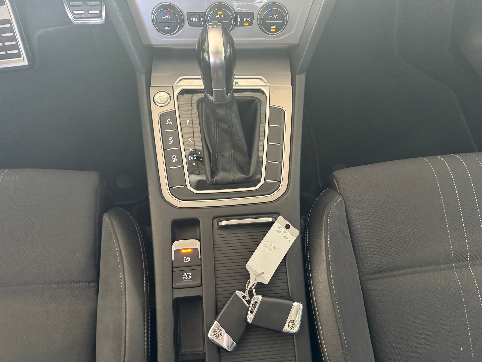 VW Passat Alltrack 2.0 TDI BMT 4Motion DSG-image-16