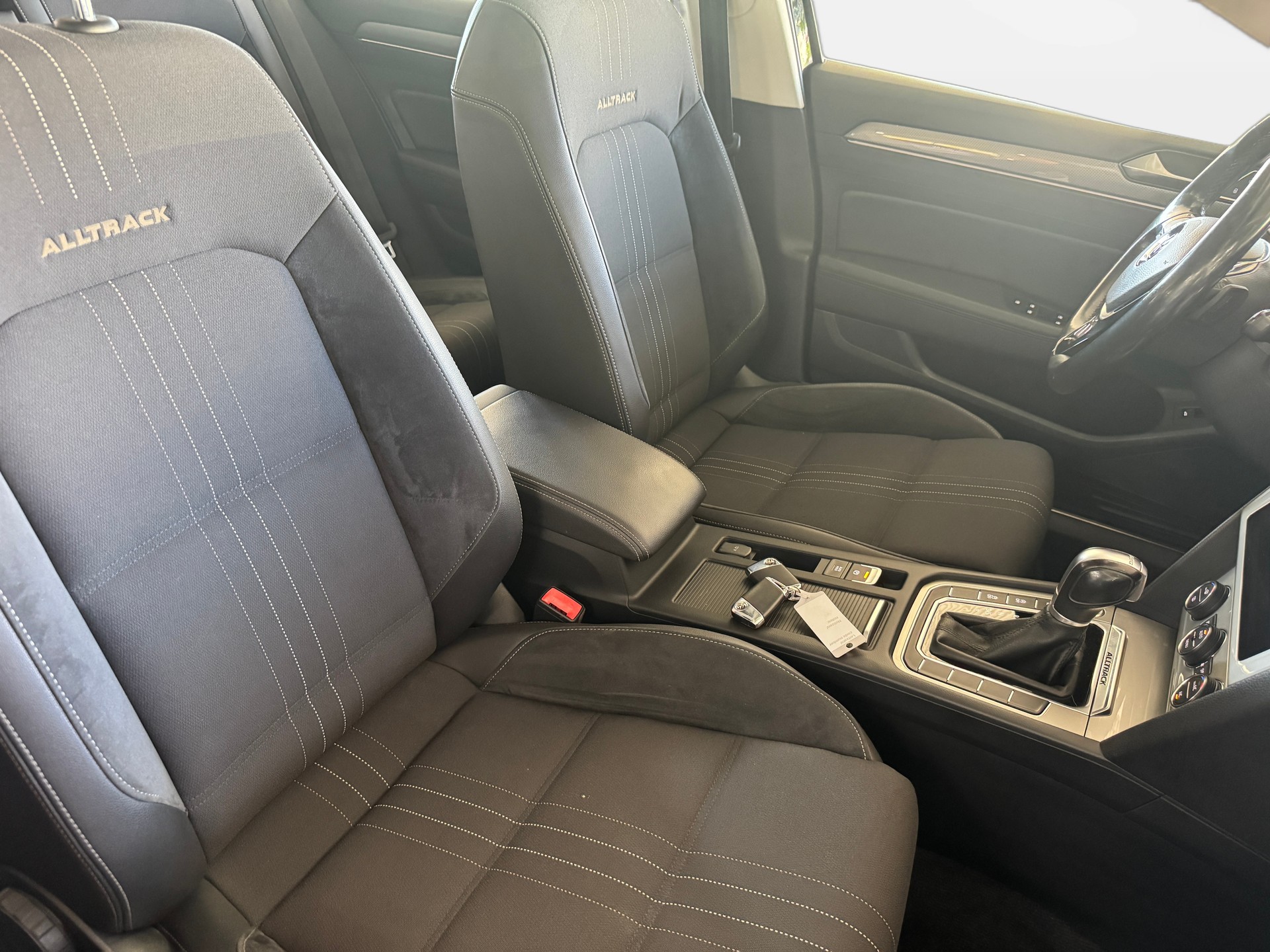 VW Passat Alltrack 2.0 TDI BMT 4Motion DSG-image-12