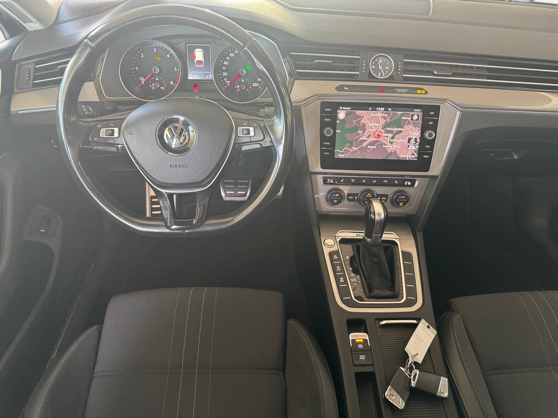 VW Passat Alltrack 2.0 TDI BMT 4Motion DSG-image-14