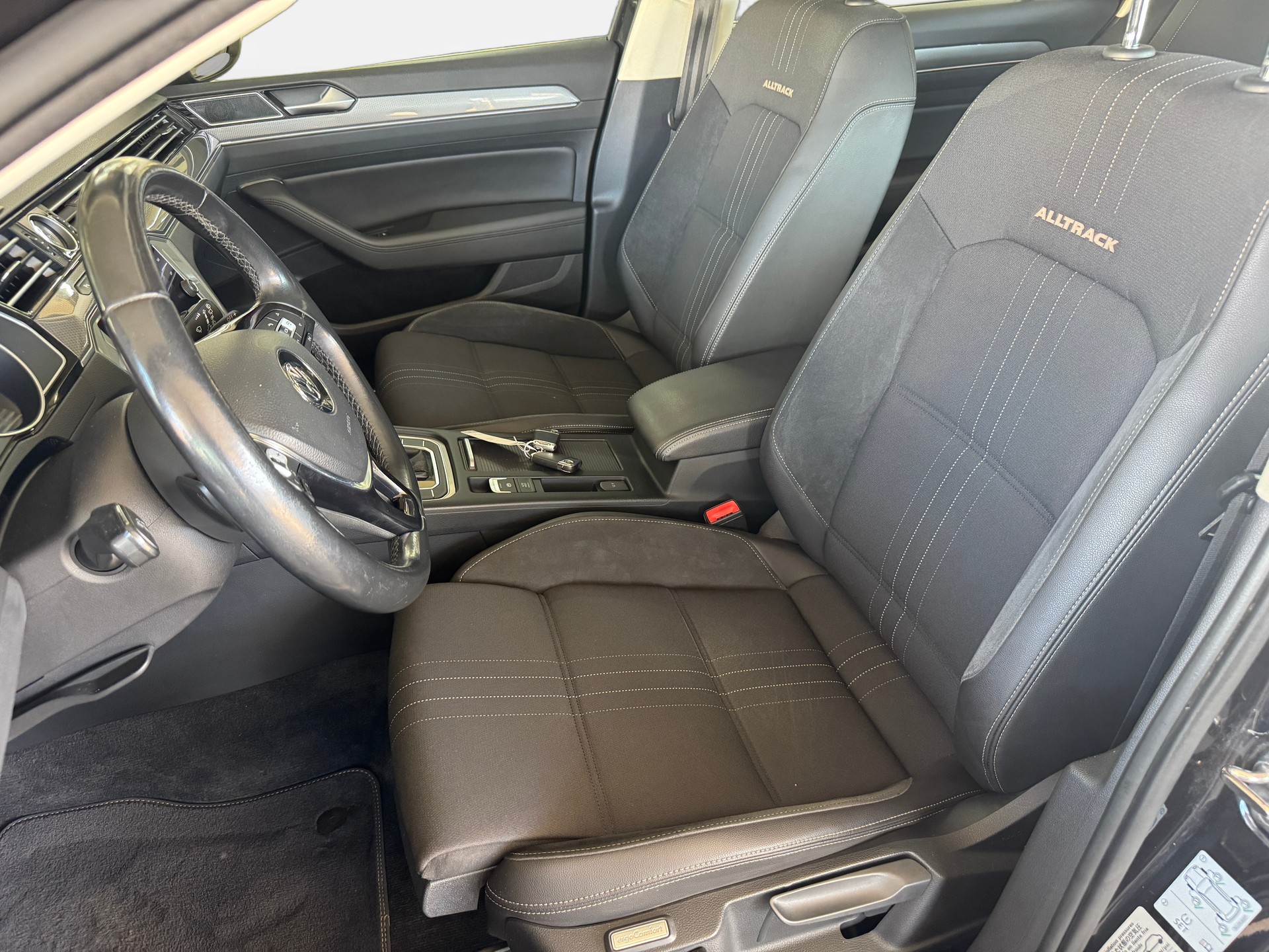 VW Passat Alltrack 2.0 TDI BMT 4Motion DSG-image-8