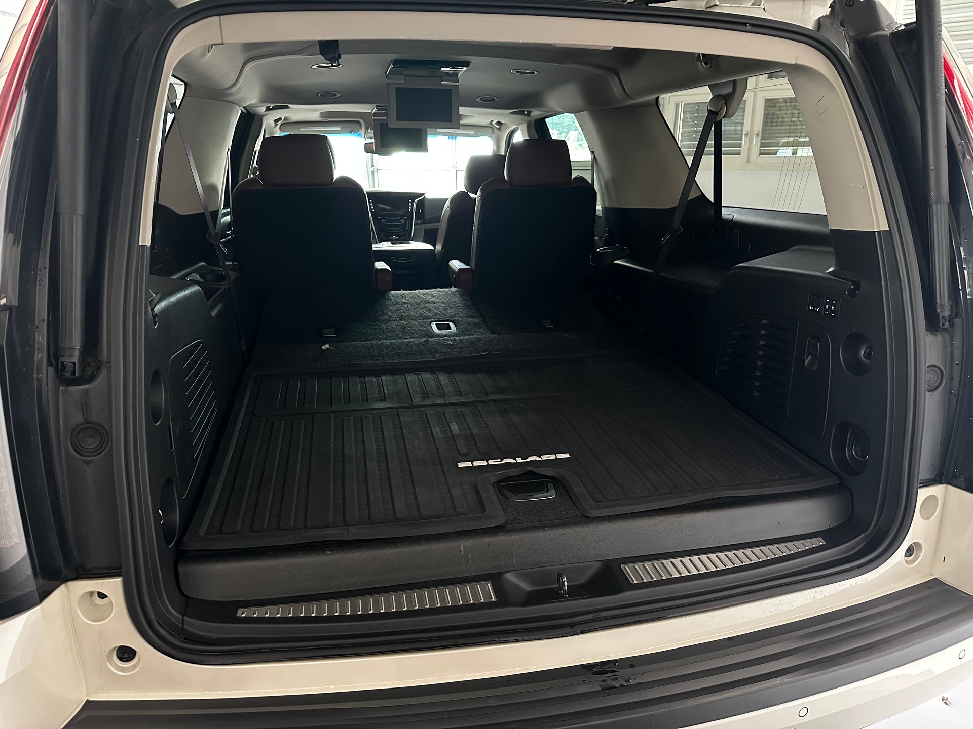 CADILLAC Escalade 6.2 ESV Premium Automatic-image-11