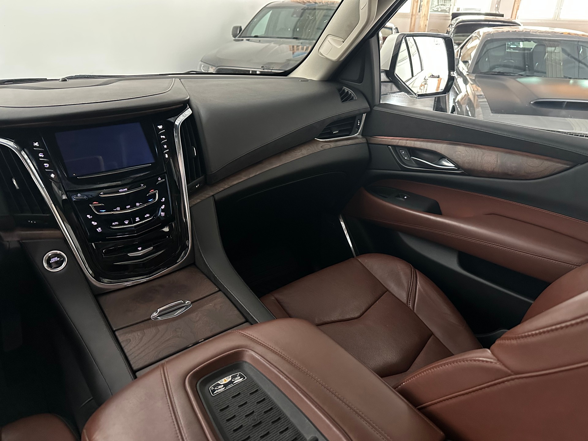 CADILLAC Escalade 6.2 ESV Premium Automatic-image-9