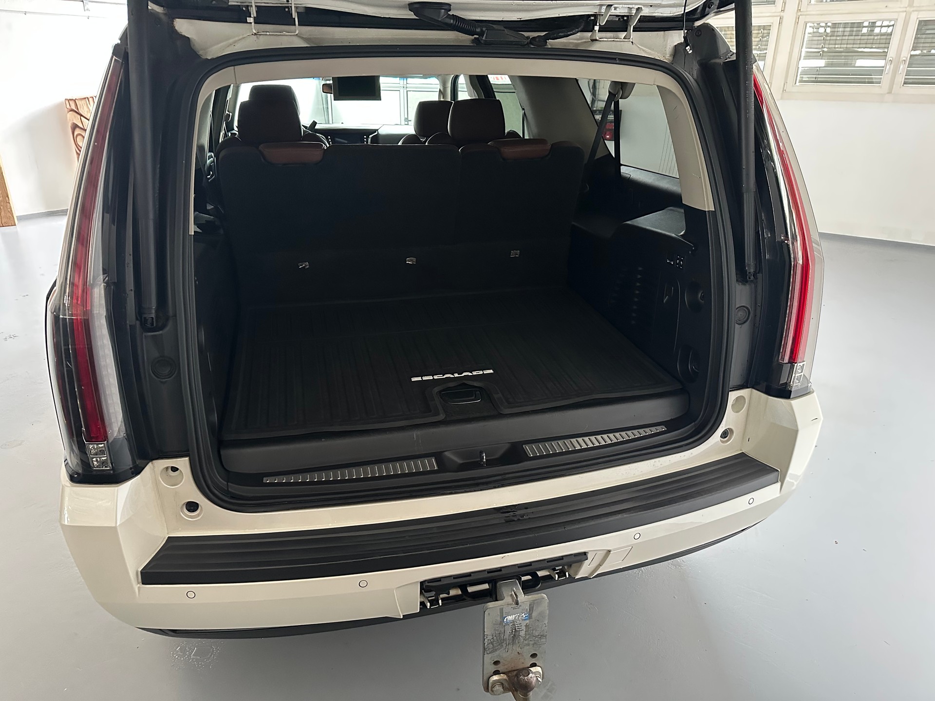CADILLAC Escalade 6.2 ESV Premium Automatic-image-10