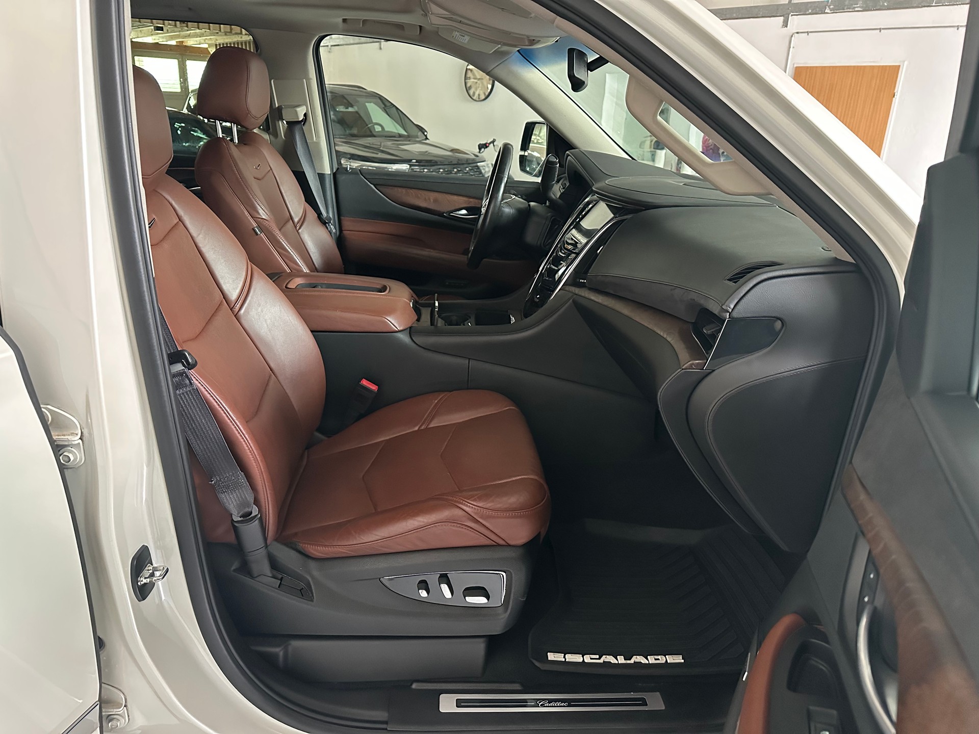 CADILLAC Escalade 6.2 ESV Premium Automatic-image-4