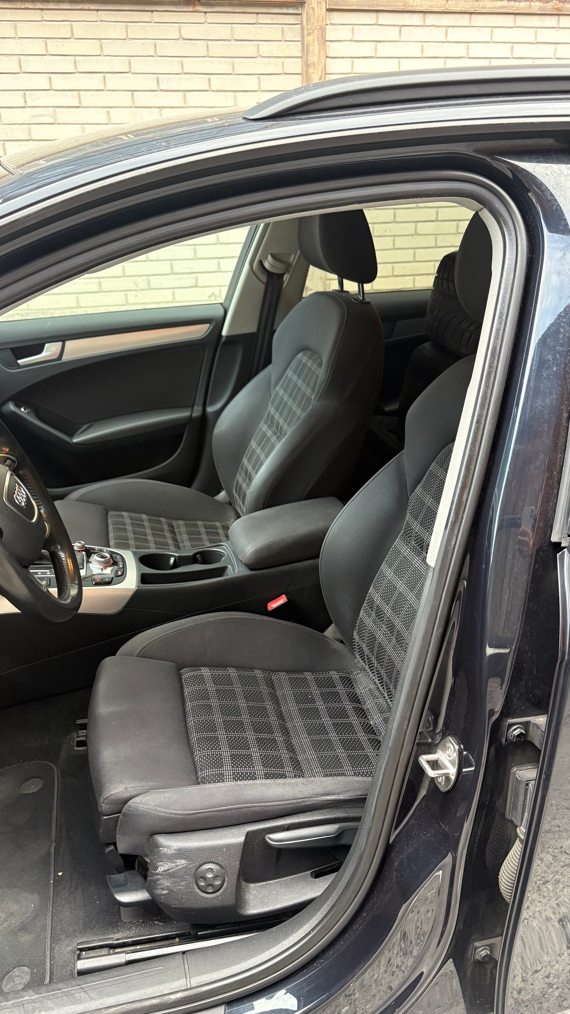 AUDI A4 Avant 2.0 TDI quattro S-tronic-image-9