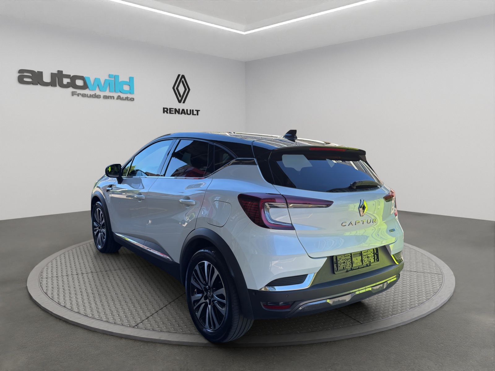 RENAULT Captur 1.6 E-Tech Initiale Paris DHT-image-1